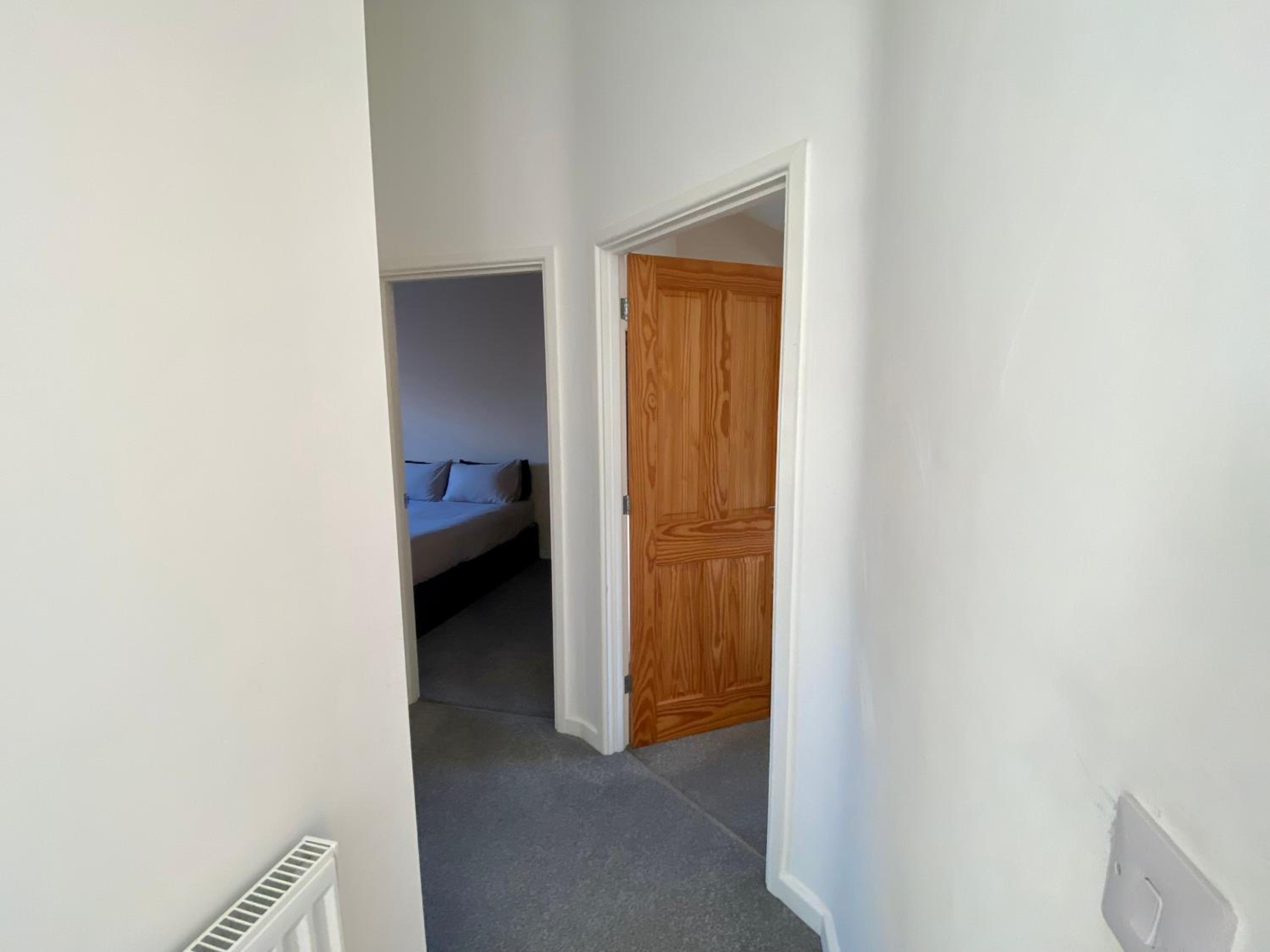 Cosy 3 Bedroom House, Bath Road, Cheltenham