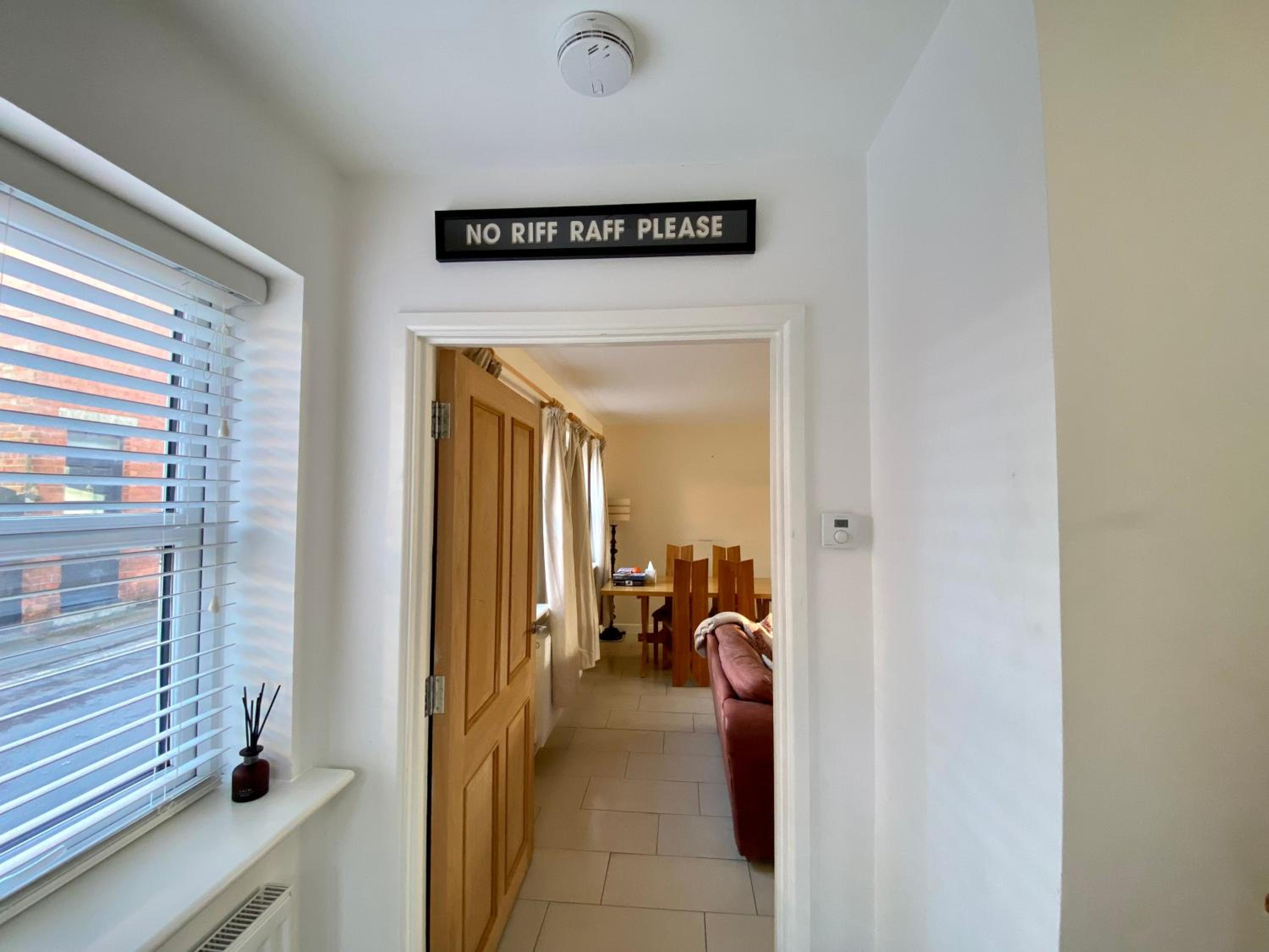 Cosy 3 Bedroom House, Bath Road, Cheltenham