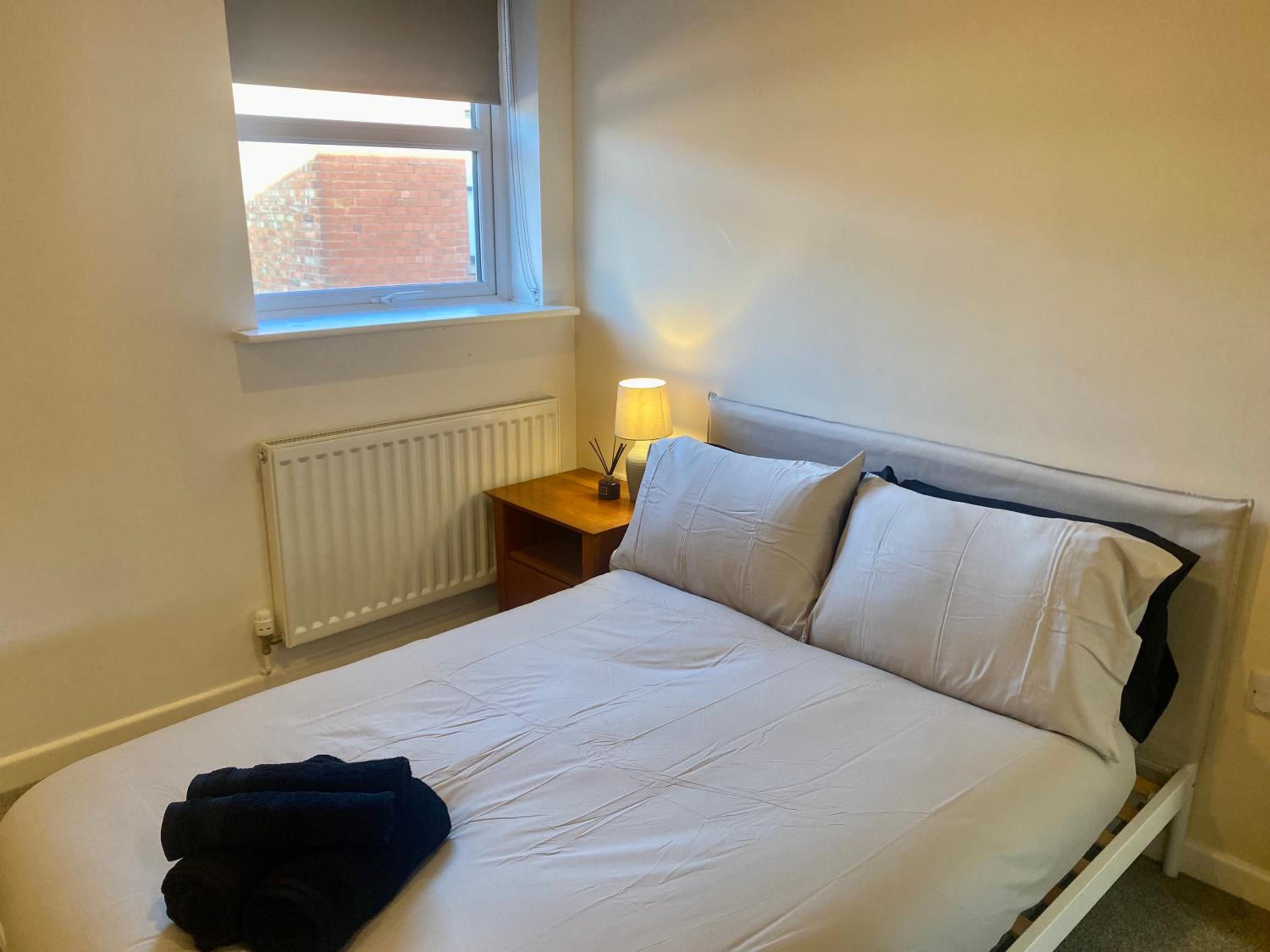Cosy 3 Bedroom House, Bath Road, Cheltenham