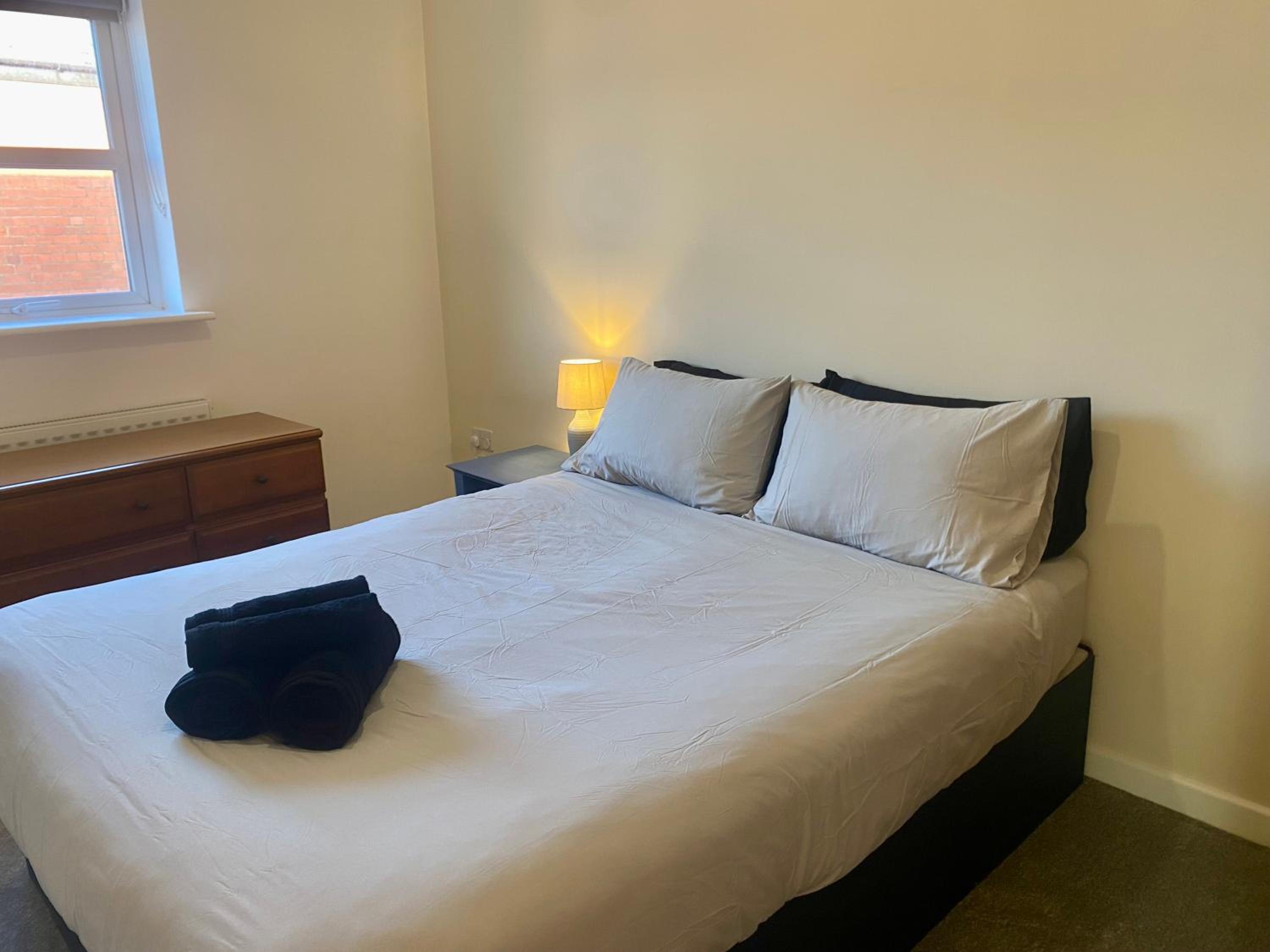 Cosy 3 Bedroom House, Bath Road, Cheltenham