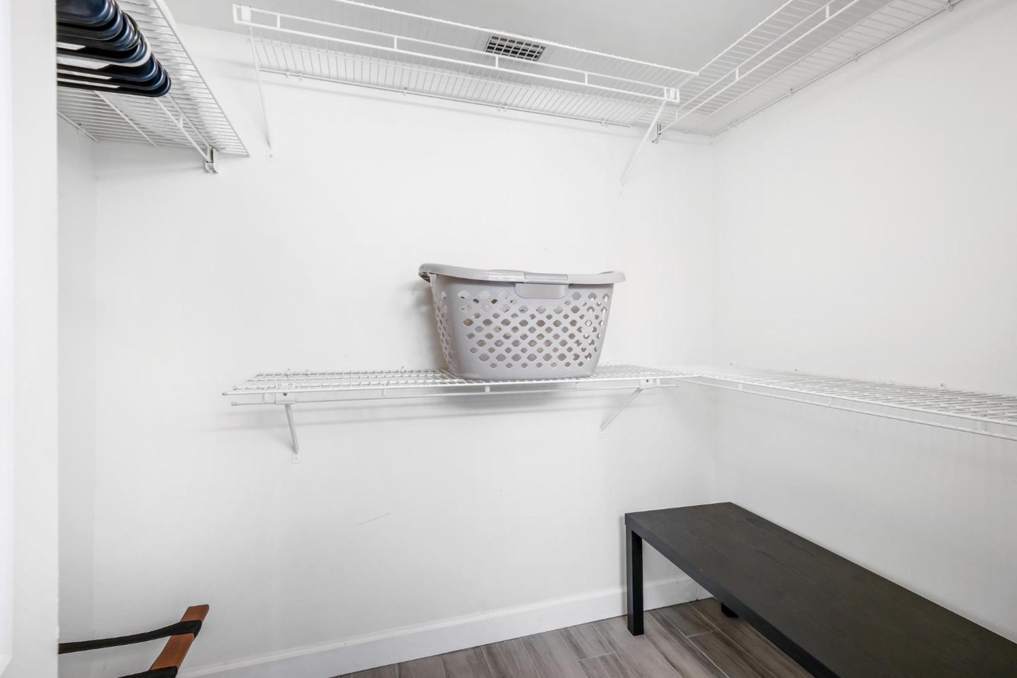 Direct Oceanfront Southeast Corner Condo, Large Balcony, Heated Pool, Garage Parking