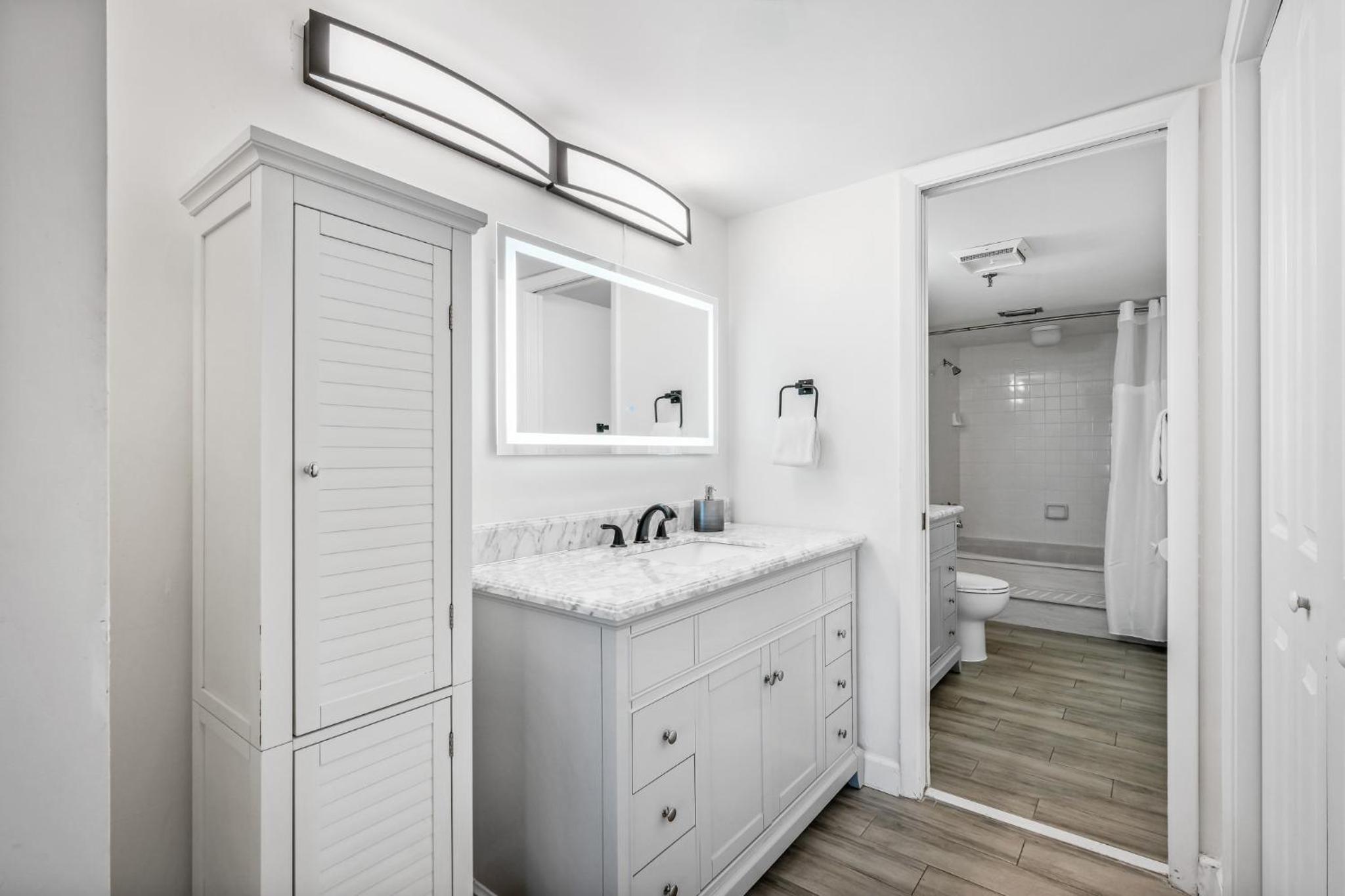 Direct Oceanfront Southeast Corner Condo, Large Balcony, Heated Pool, Garage Parking