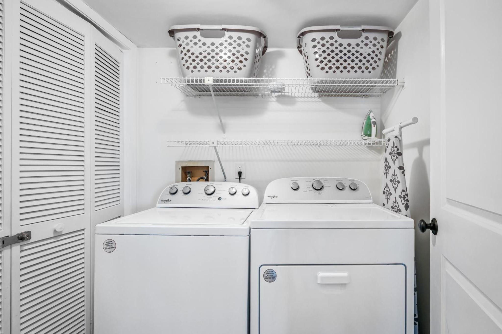 Direct Oceanfront Southeast Corner Condo, Large Balcony, Heated Pool, Garage Parking