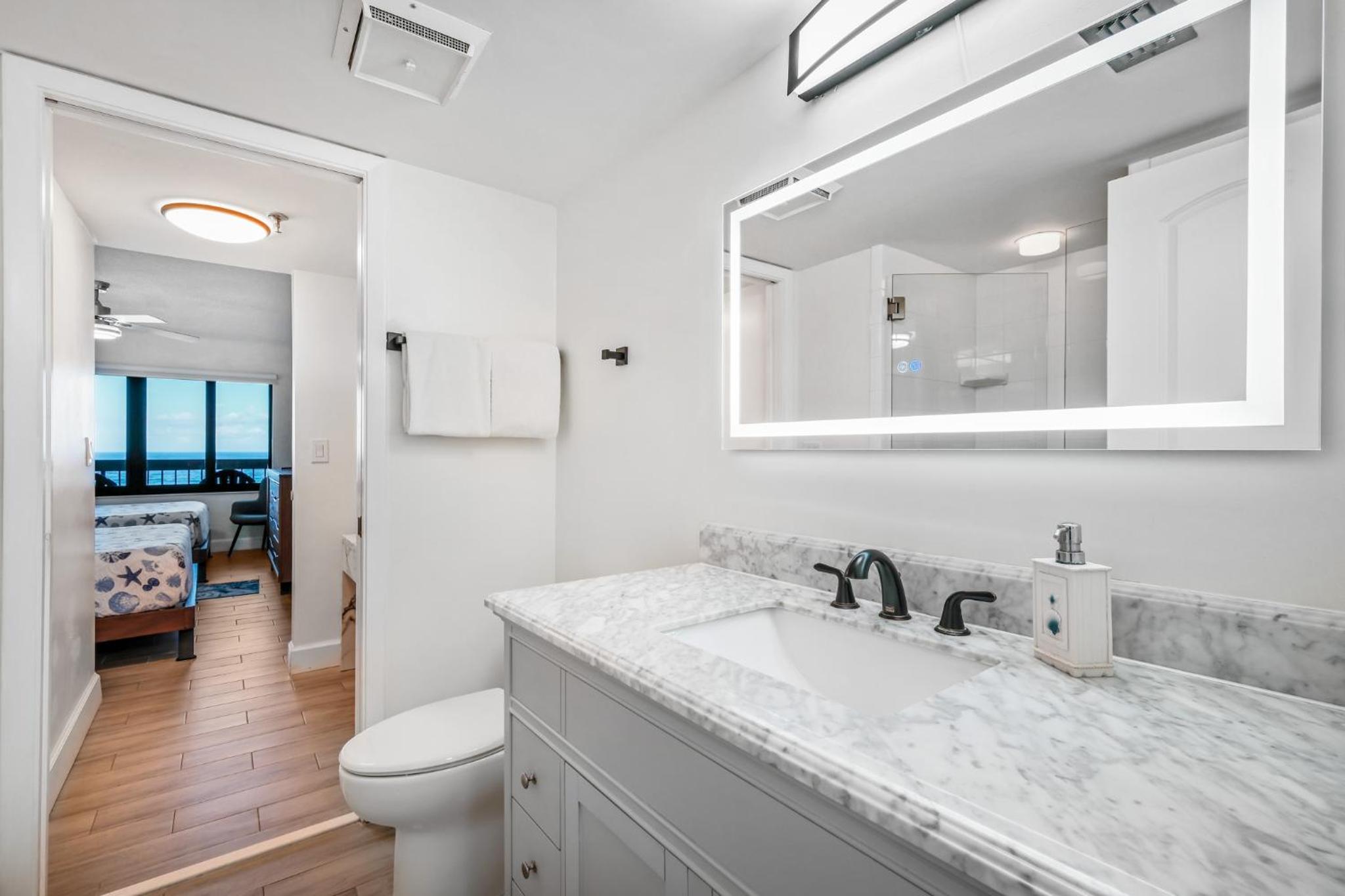 Direct Oceanfront Southeast Corner Condo, Large Balcony, Heated Pool, Garage Parking