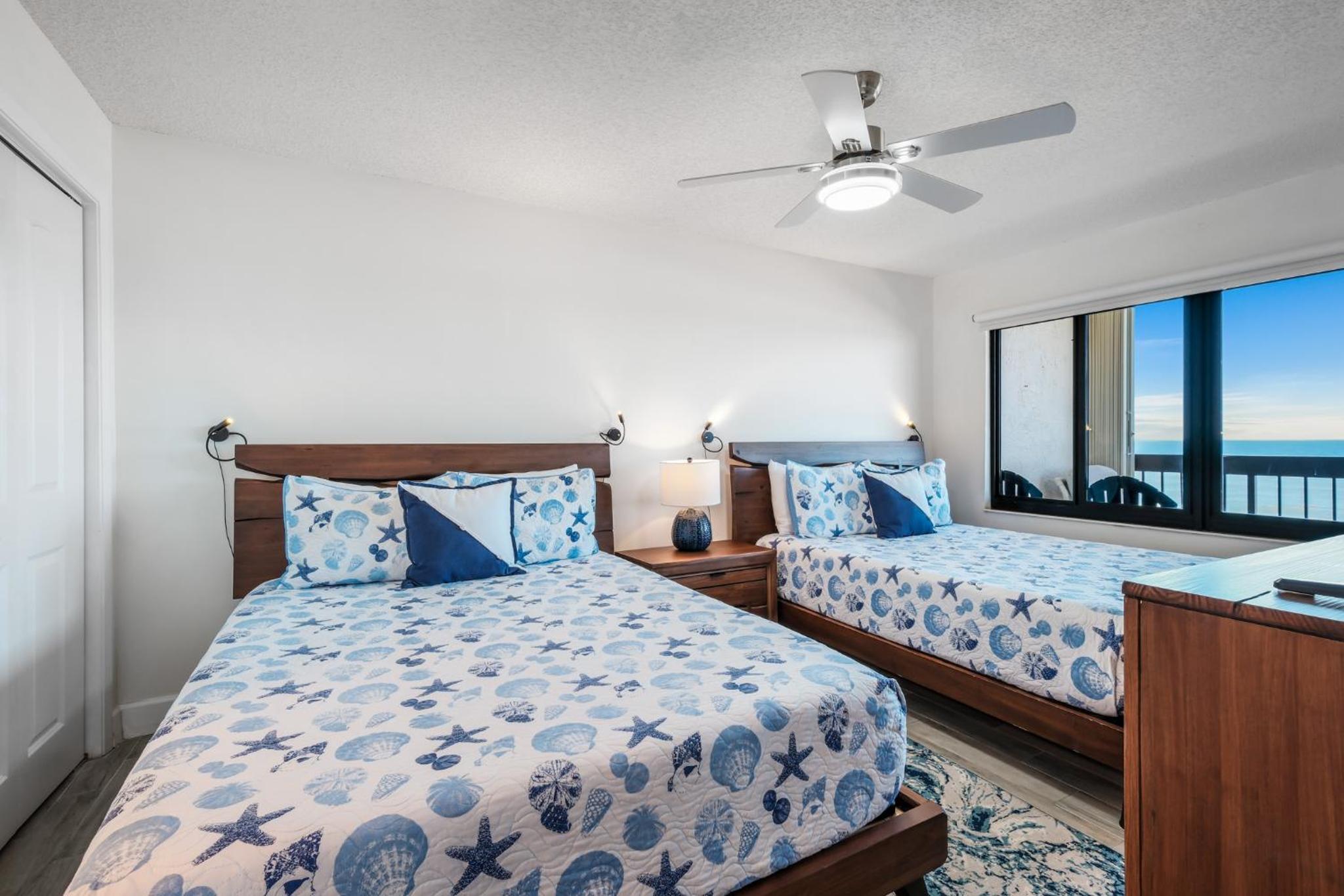 Direct Oceanfront Southeast Corner Condo, Large Balcony, Heated Pool, Garage Parking