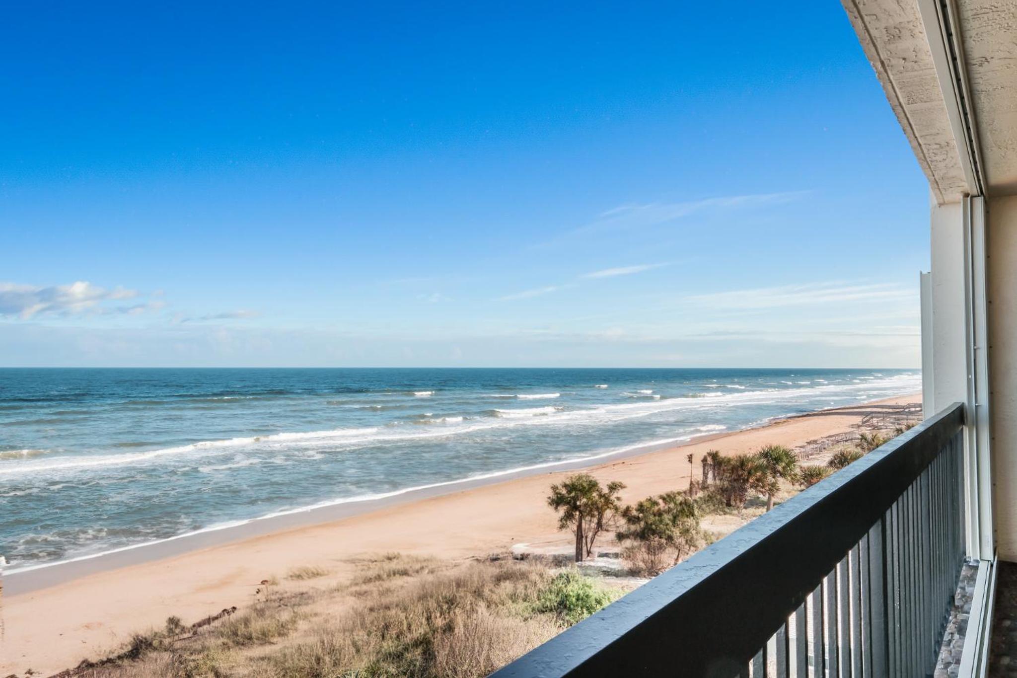 Direct Oceanfront Southeast Corner Condo, Large Balcony, Heated Pool, Garage Parking