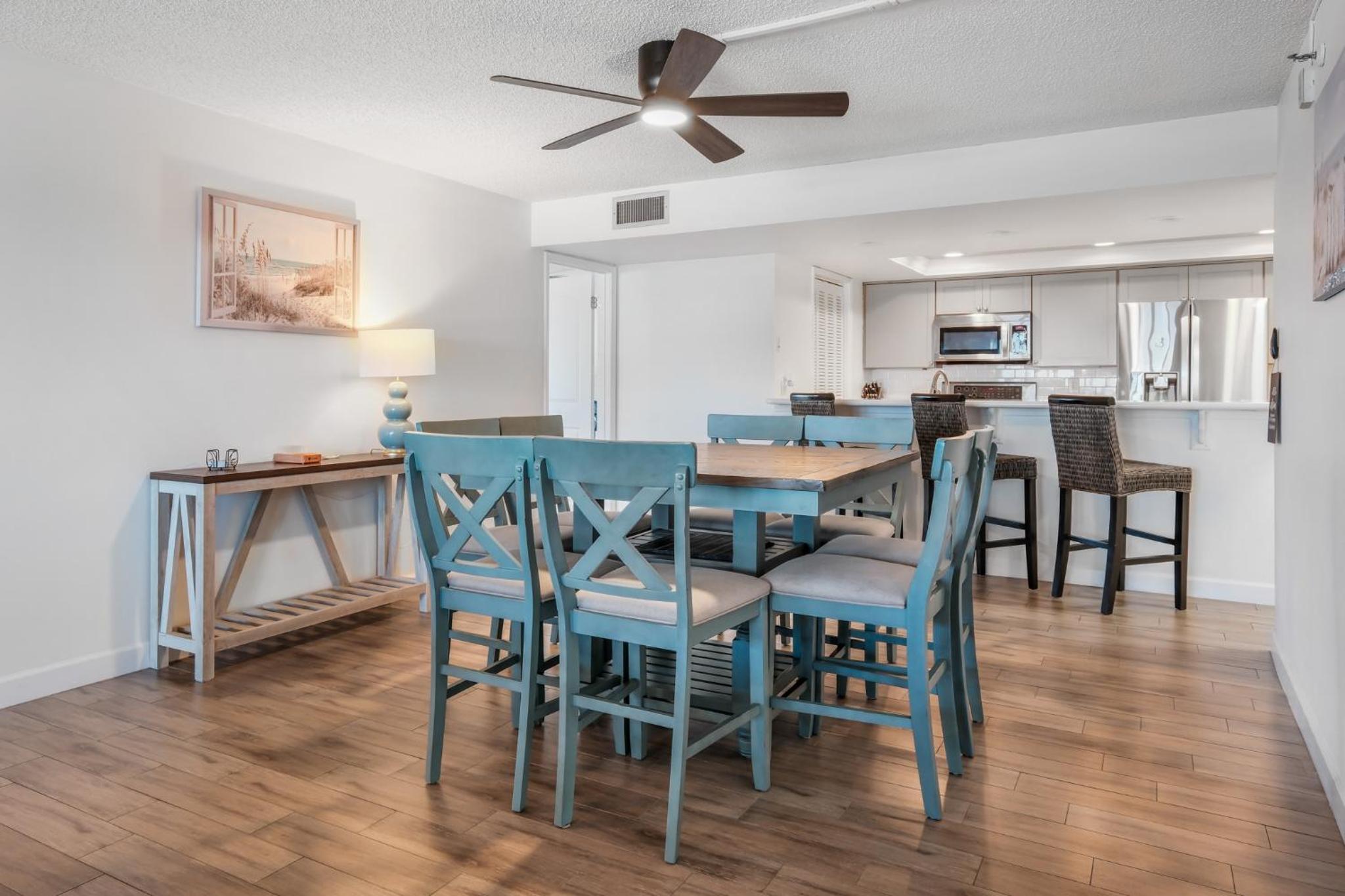 Direct Oceanfront Southeast Corner Condo, Large Balcony, Heated Pool, Garage Parking