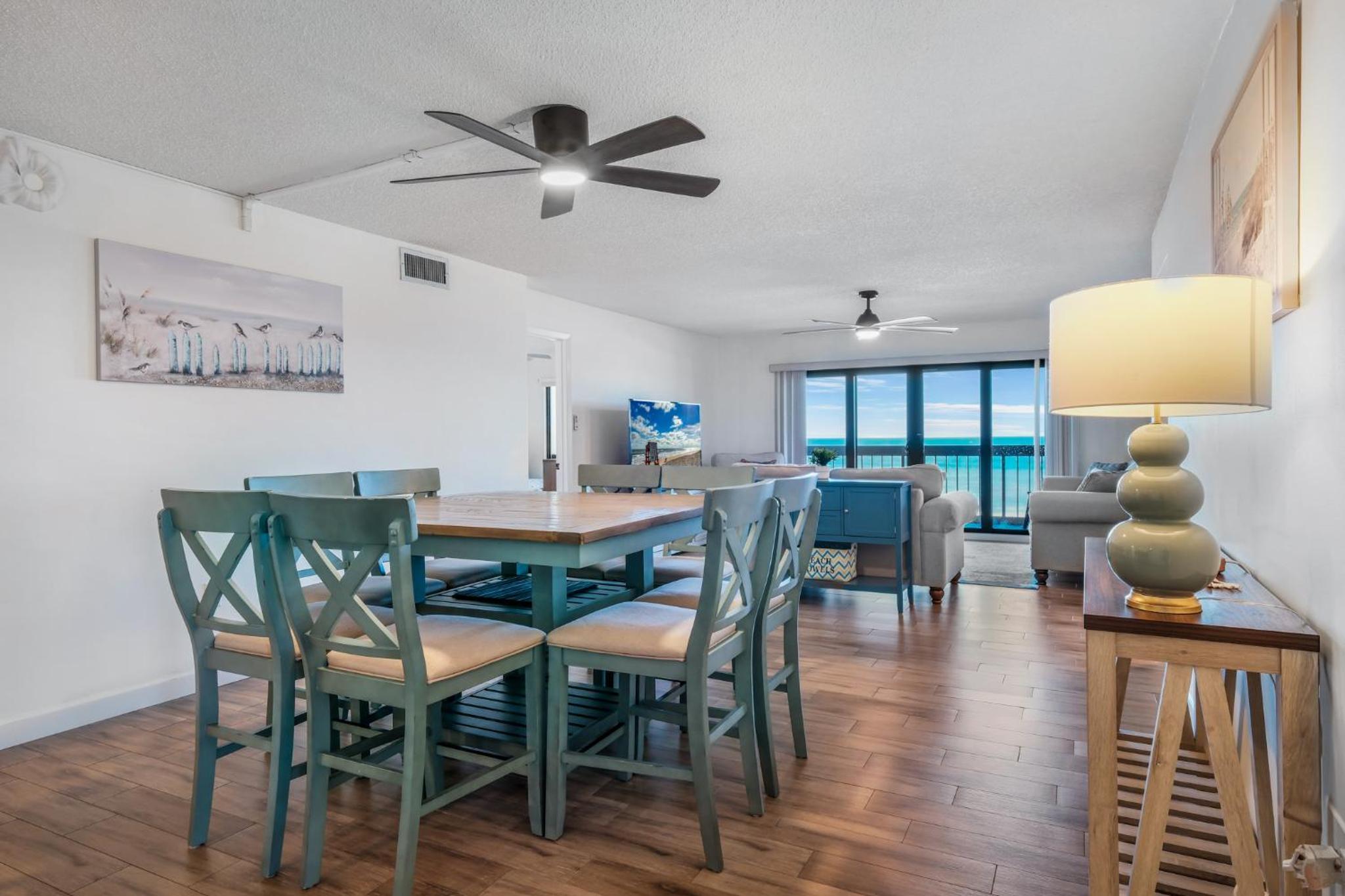Direct Oceanfront Southeast Corner Condo, Large Balcony, Heated Pool, Garage Parking