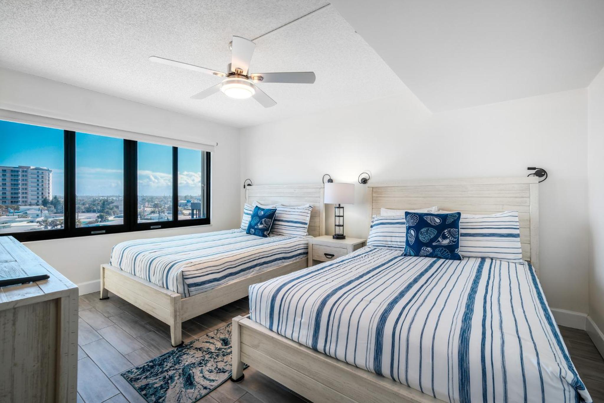 Direct Oceanfront Southeast Corner Condo, Large Balcony, Heated Pool, Garage Parking