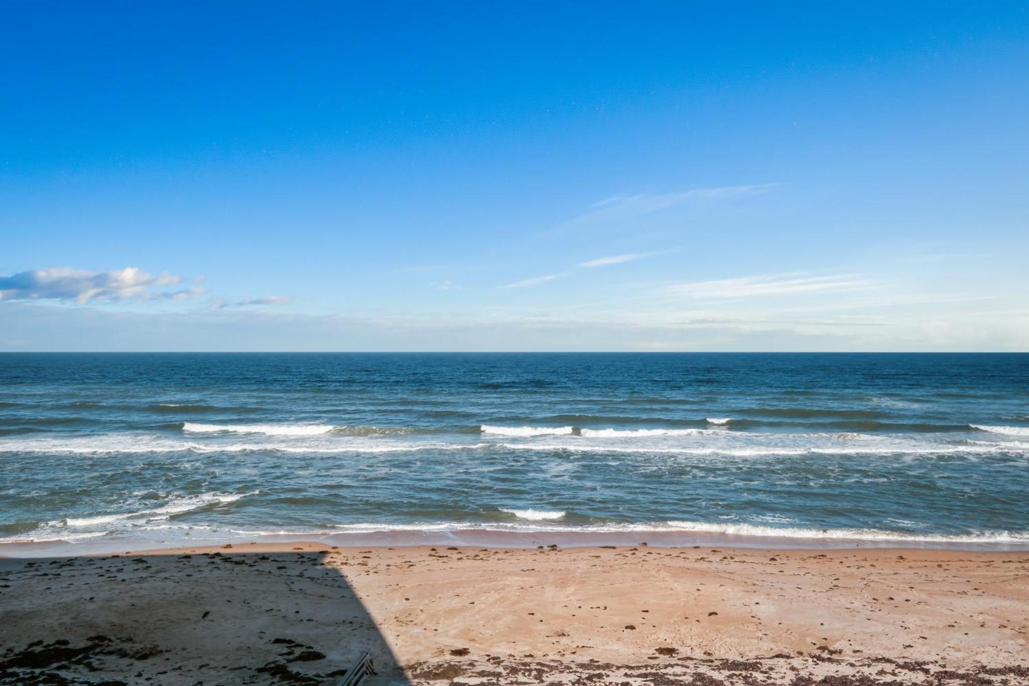 Direct Oceanfront Southeast Corner Condo, Large Balcony, Heated Pool, Garage Parking