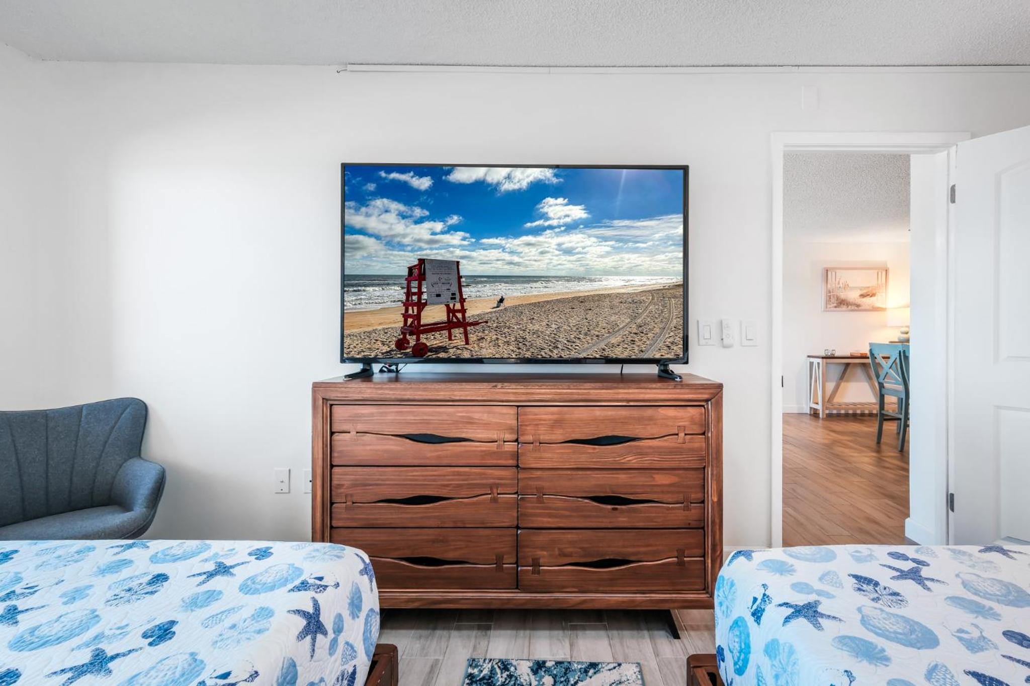 Direct Oceanfront Southeast Corner Condo, Large Balcony, Heated Pool, Garage Parking