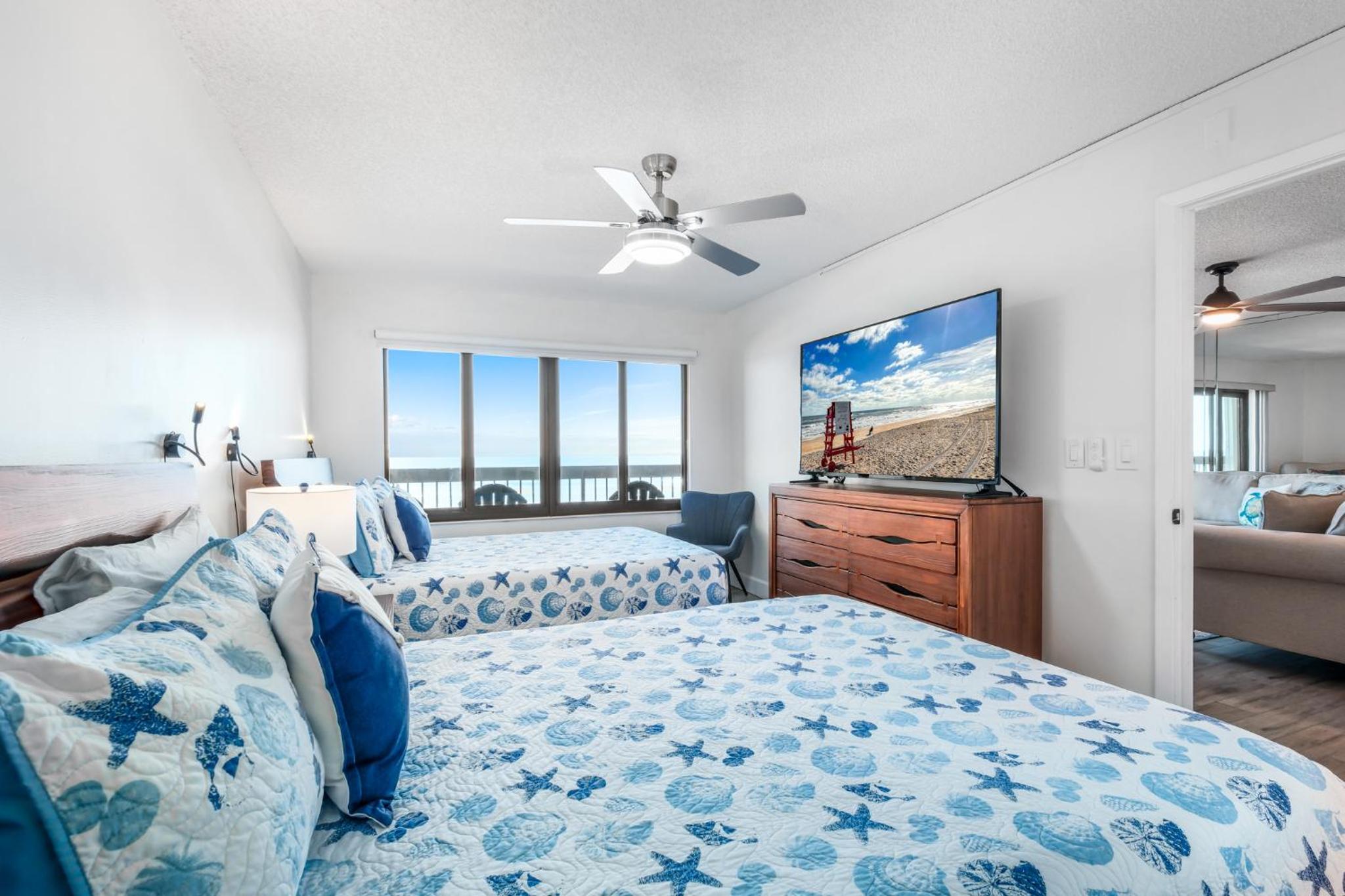 Direct Oceanfront Southeast Corner Condo, Large Balcony, Heated Pool, Garage Parking