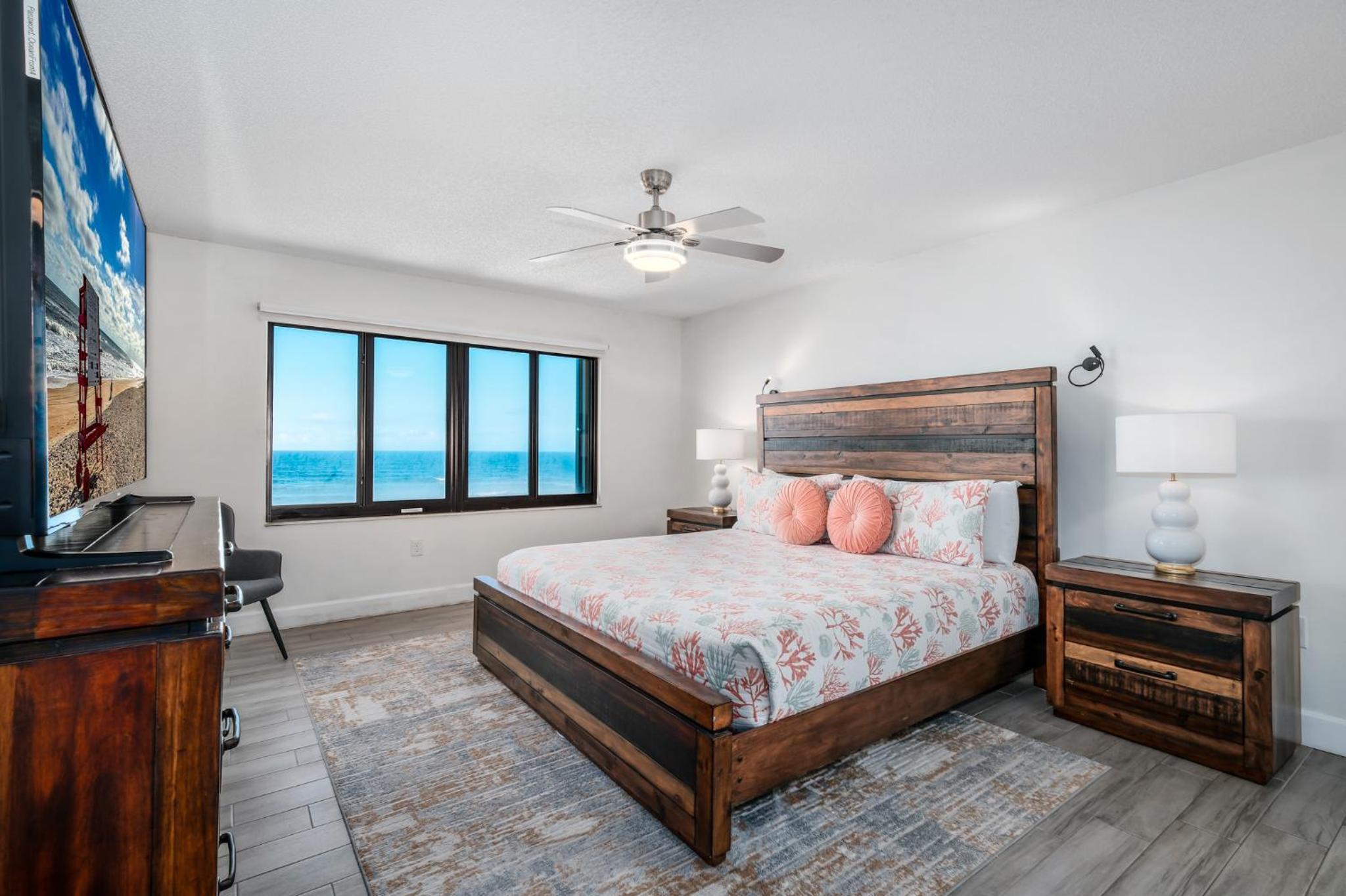 Direct Oceanfront Southeast Corner Condo, Large Balcony, Heated Pool, Garage Parking
