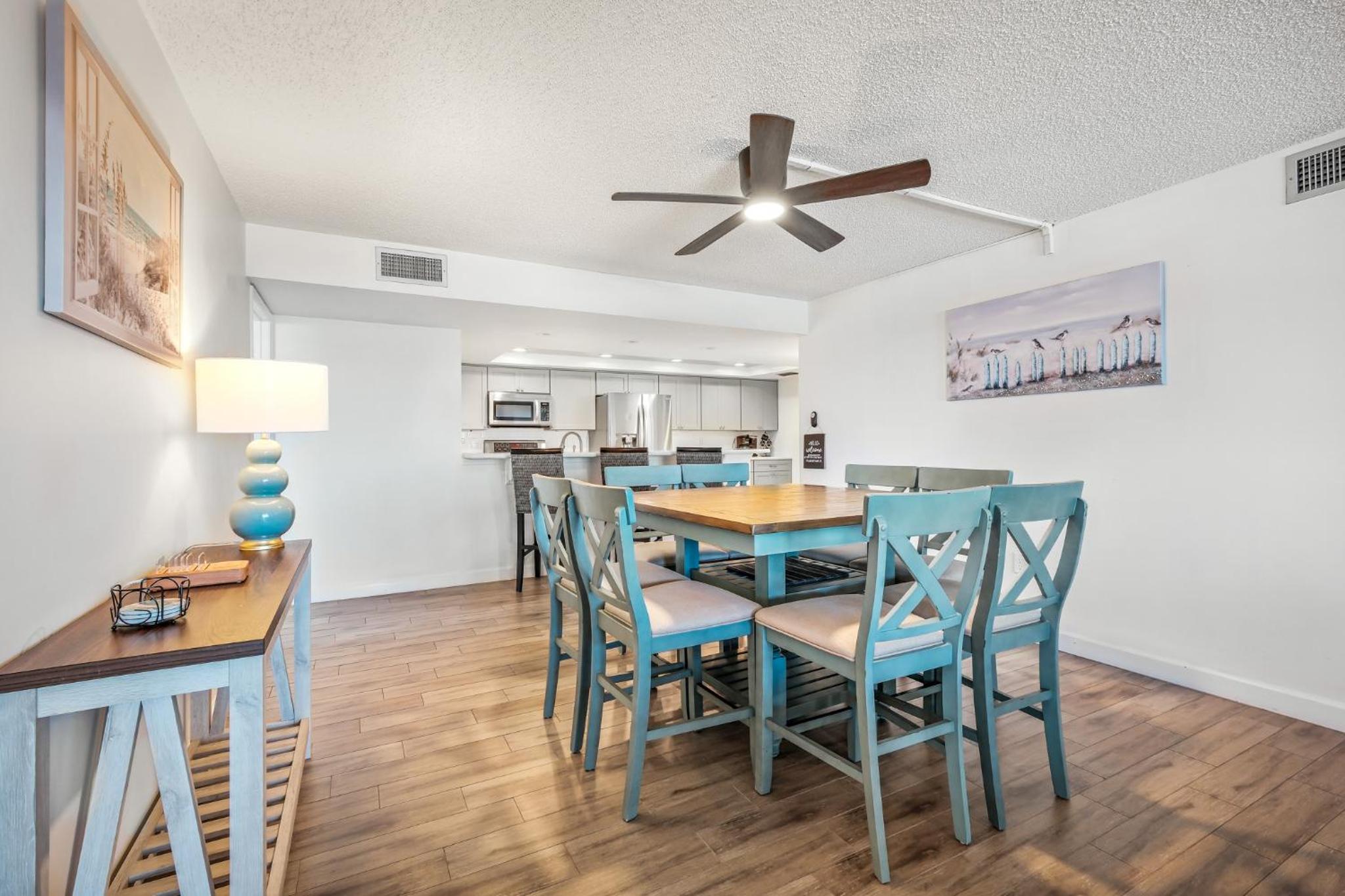Direct Oceanfront Southeast Corner Condo, Large Balcony, Heated Pool, Garage Parking