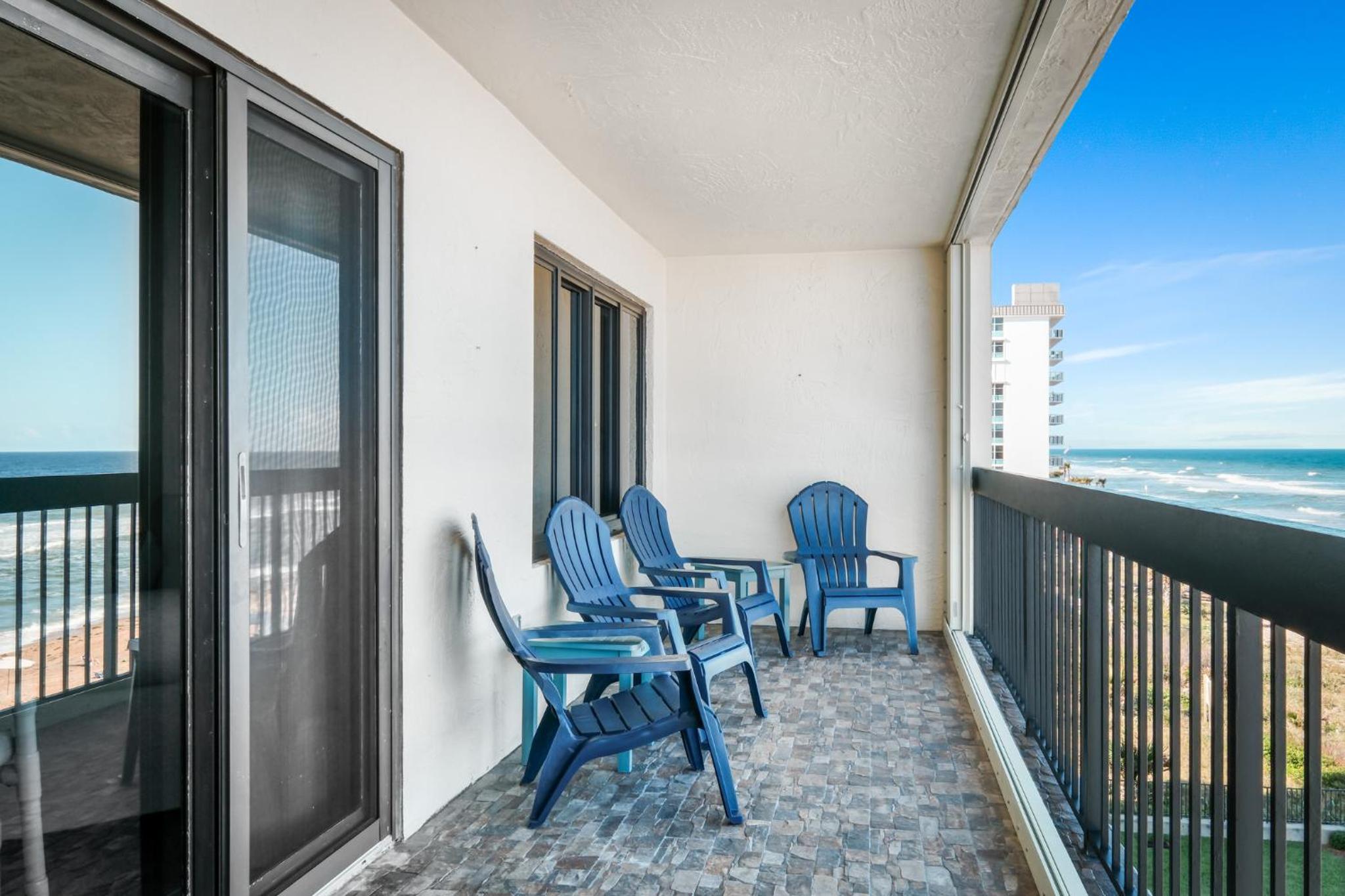 Direct Oceanfront Southeast Corner Condo, Large Balcony, Heated Pool, Garage Parking