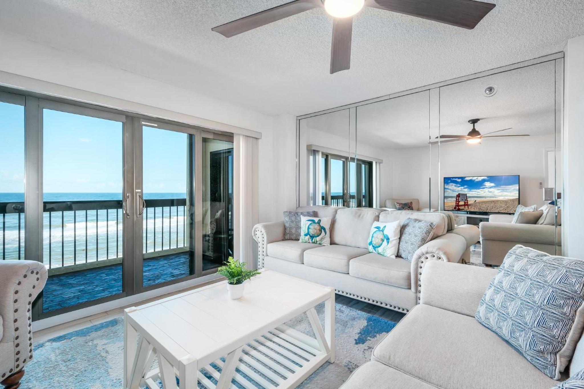 Direct Oceanfront Southeast Corner Condo, Large Balcony, Heated Pool, Garage Parking
