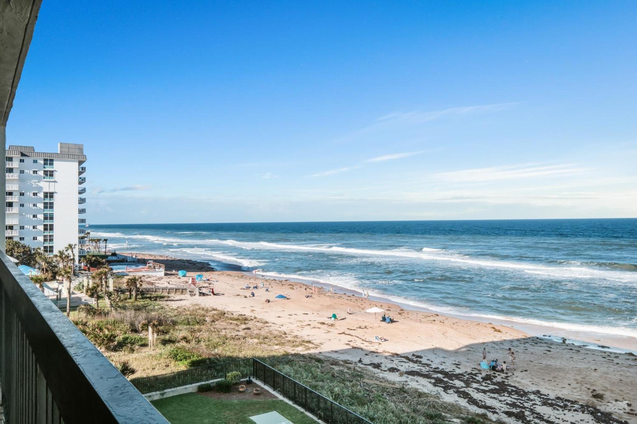 Direct Oceanfront Southeast Corner Condo, Large Balcony, Heated Pool, Garage Parking