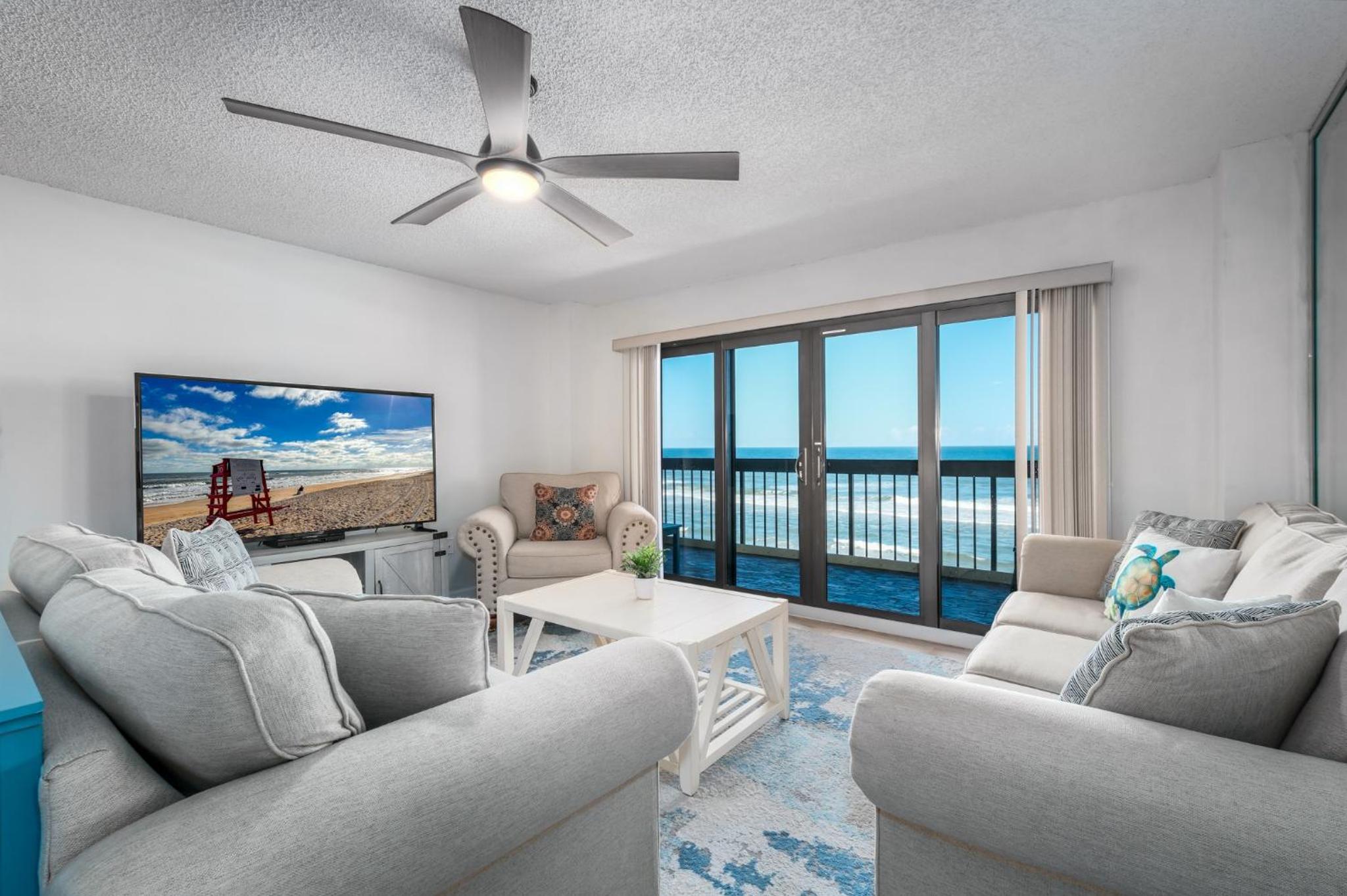 Direct Oceanfront Southeast Corner Condo, Large Balcony, Heated Pool, Garage Parking