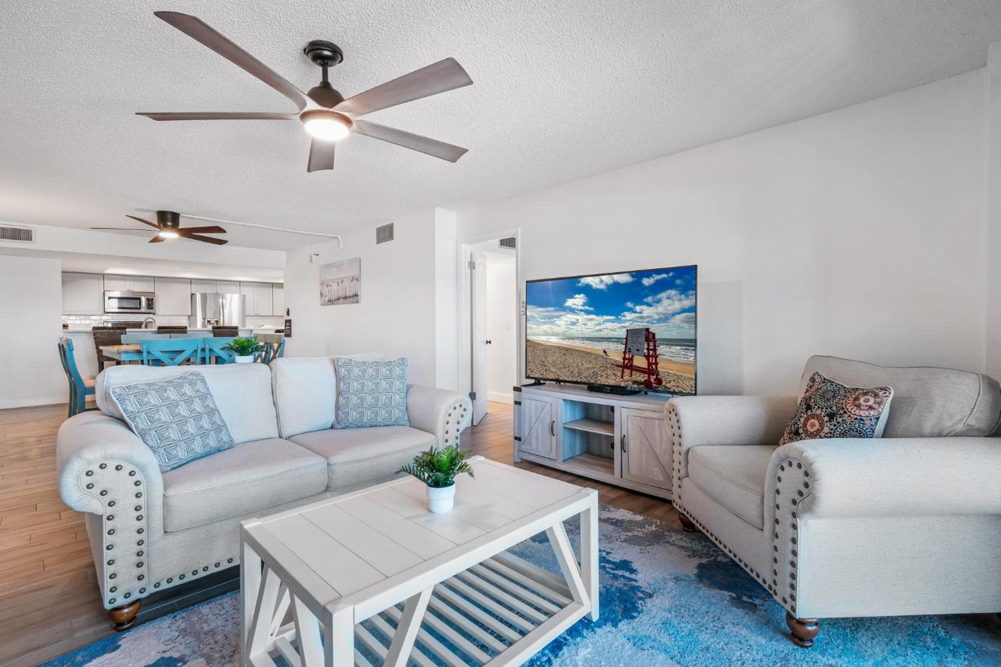 Direct Oceanfront Southeast Corner Condo, Large Balcony, Heated Pool, Garage Parking