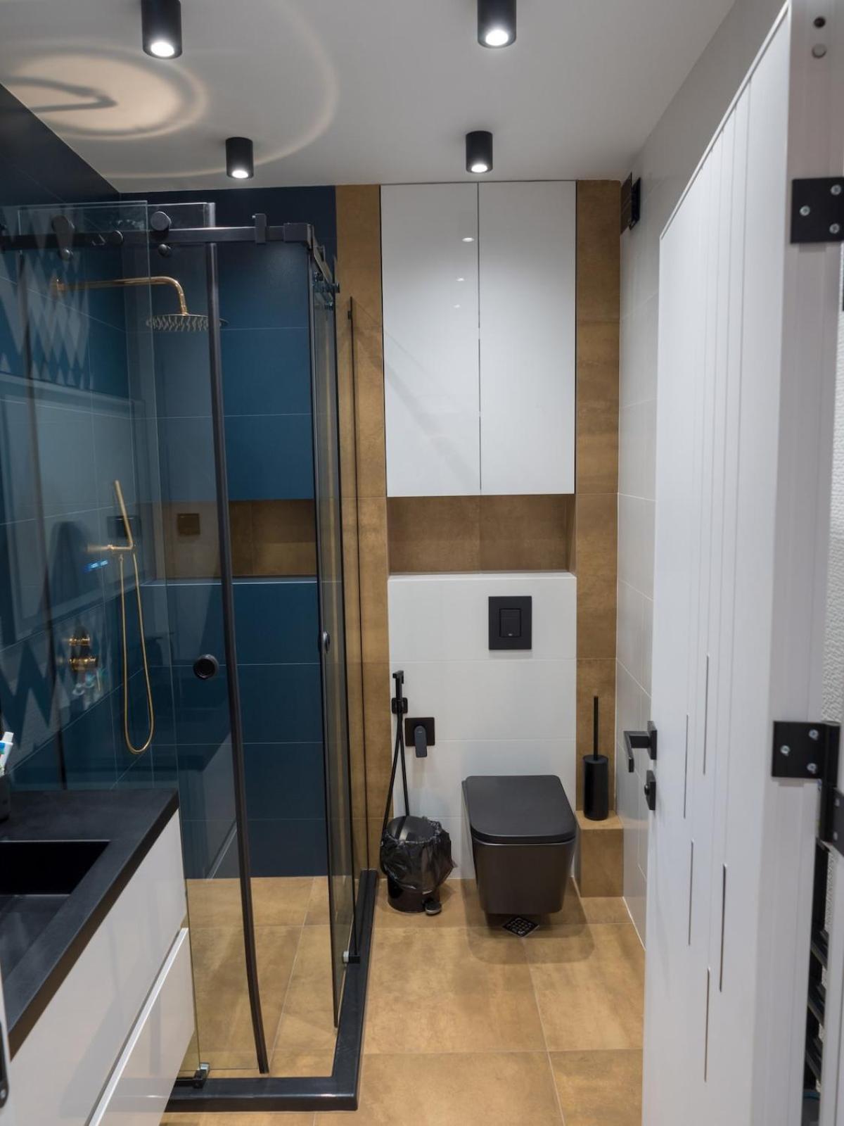 Blue Iris, 2BR, Stunning Views, Jacuzzi and Workspace