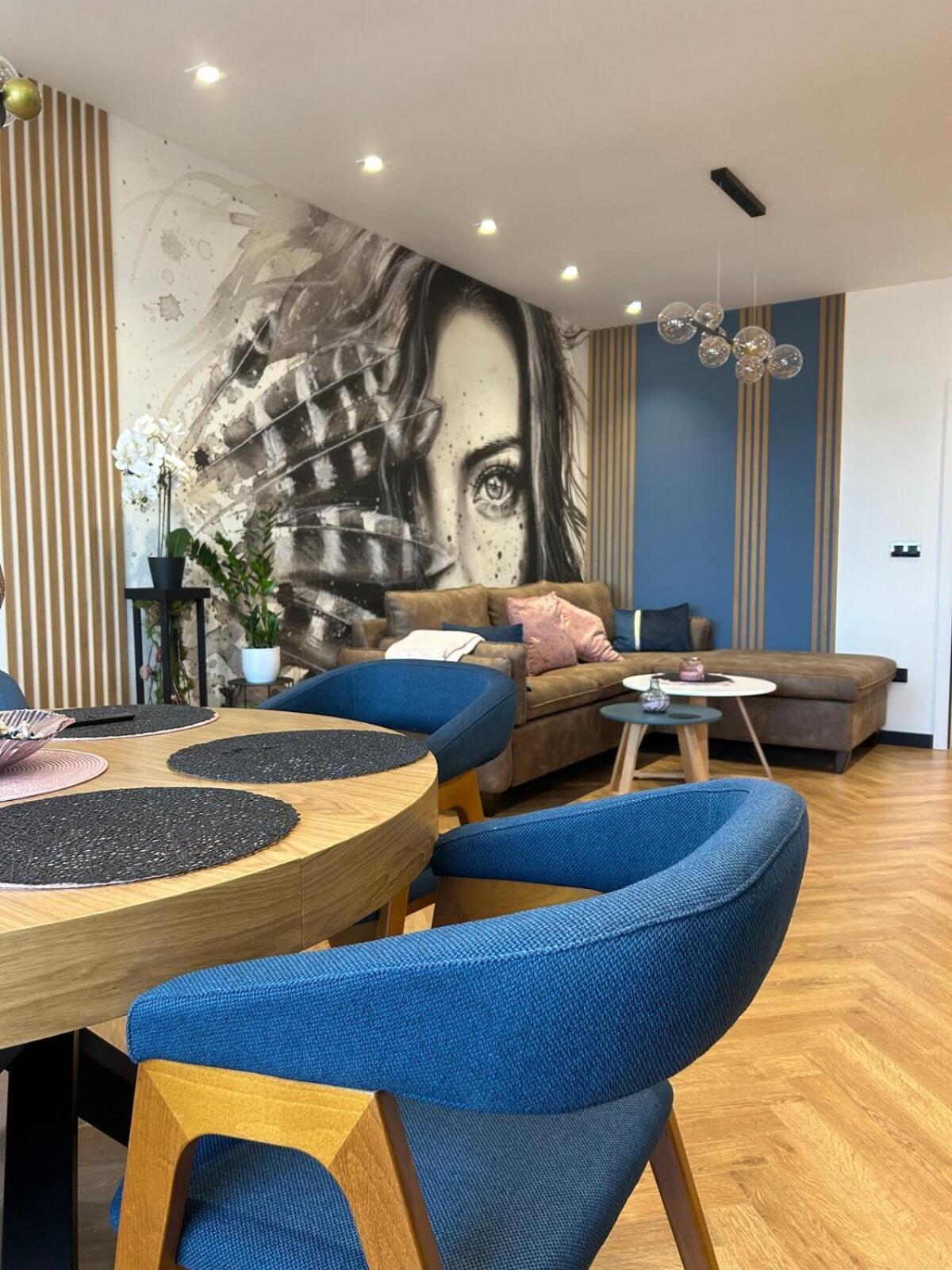 Blue Iris, 2BR, Stunning Views, Jacuzzi and Workspace
