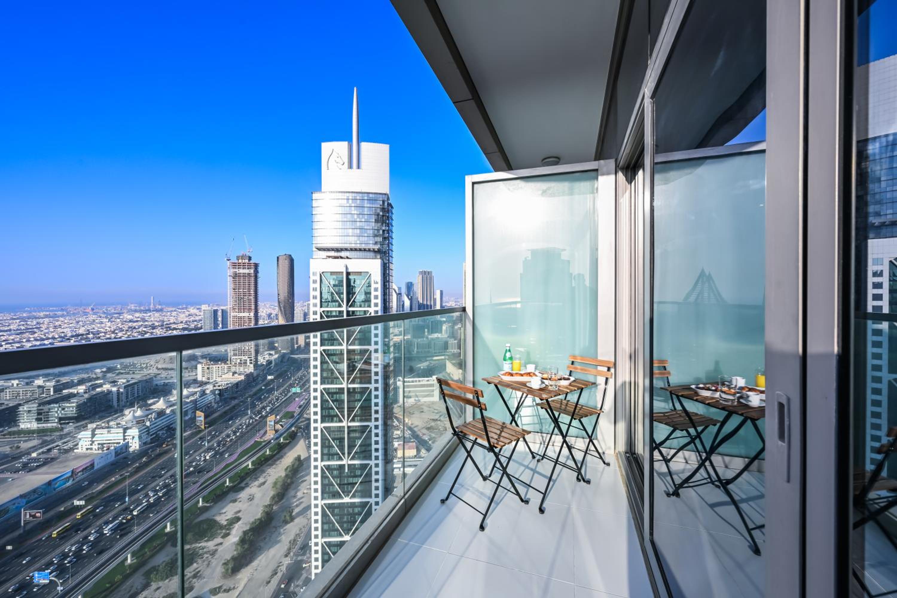 New Luxury SeaView 2Bed - Spectacular Rooftop Infinity Pool, Bar & Burj Views!