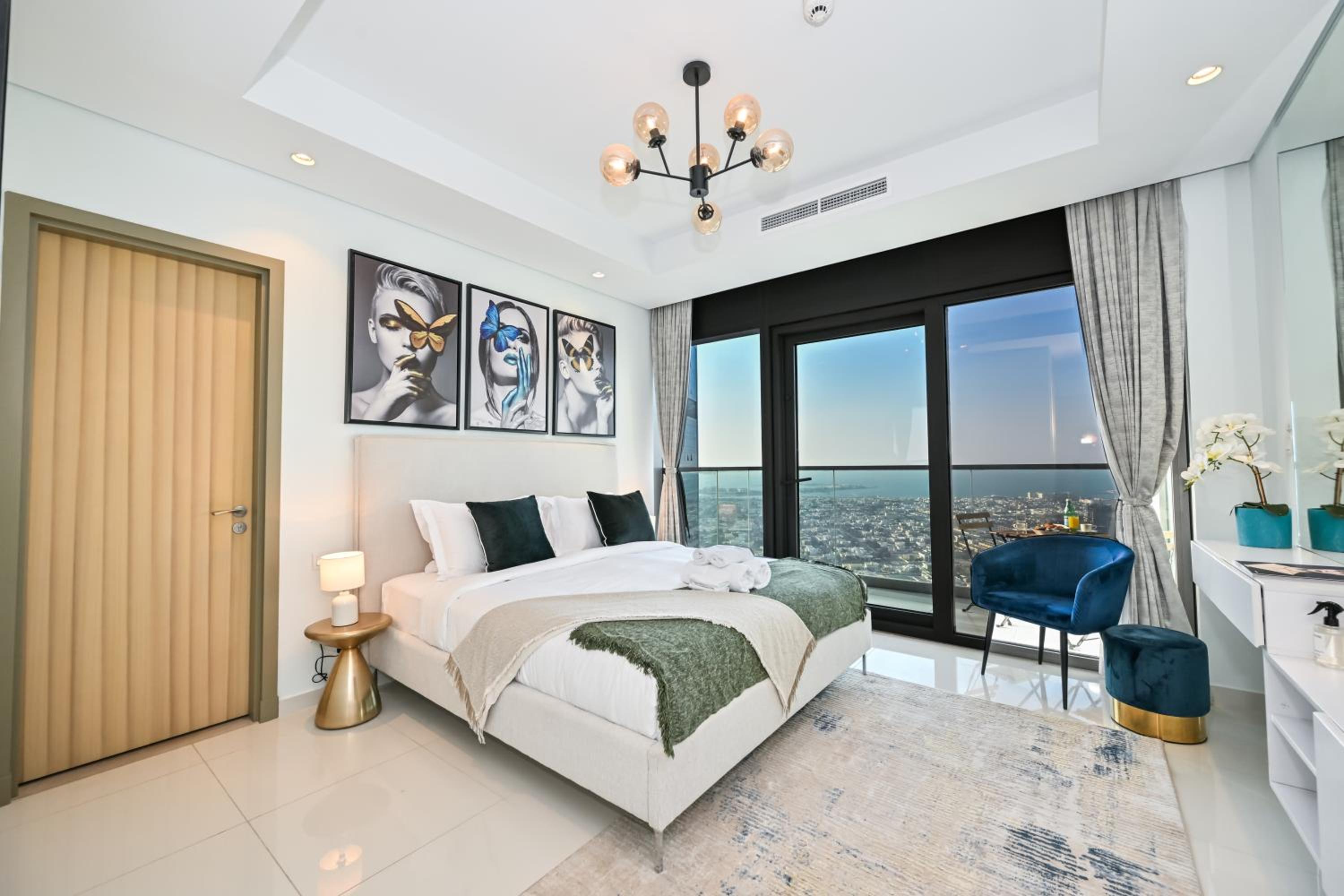 New Luxury SeaView 2Bed - Spectacular Rooftop Infinity Pool, Bar & Burj Views!