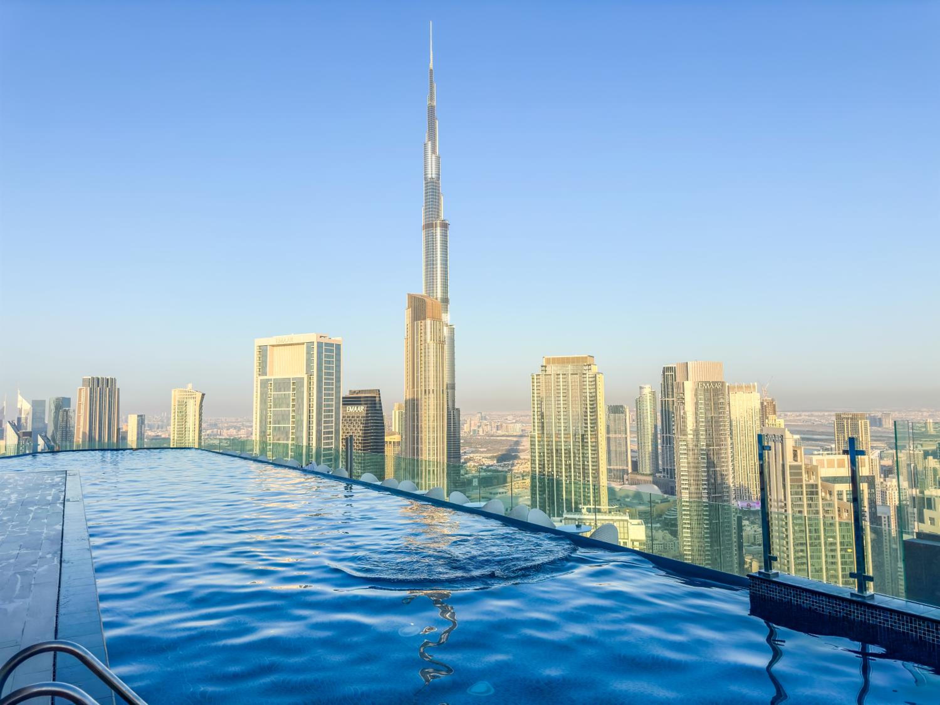 New Luxury SeaView 2Bed - Spectacular Rooftop Infinity Pool, Bar & Burj Views!