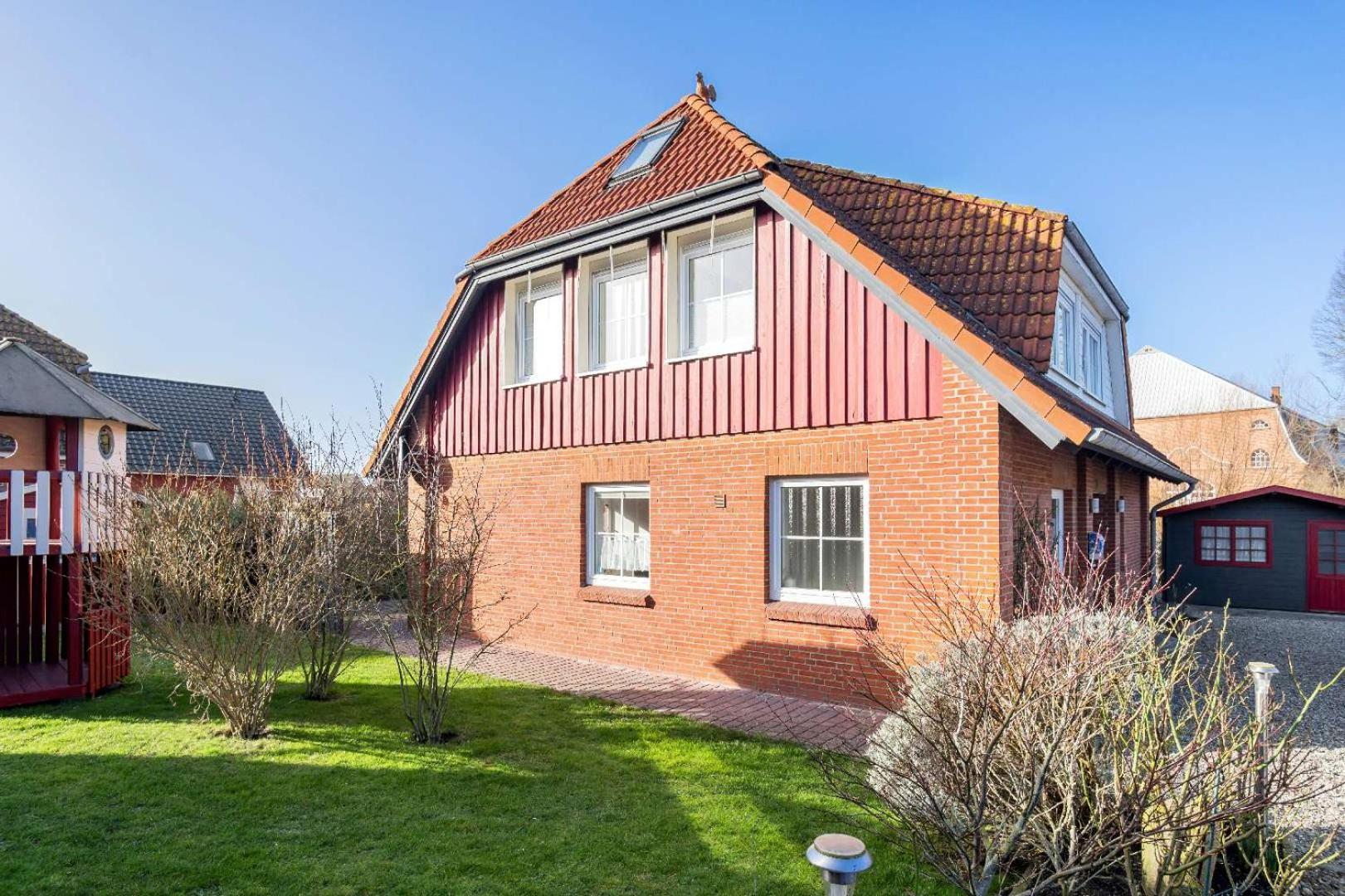 Ferienhaus Kleiner Leuchtturm -Backbord mit Garten und Terrasse