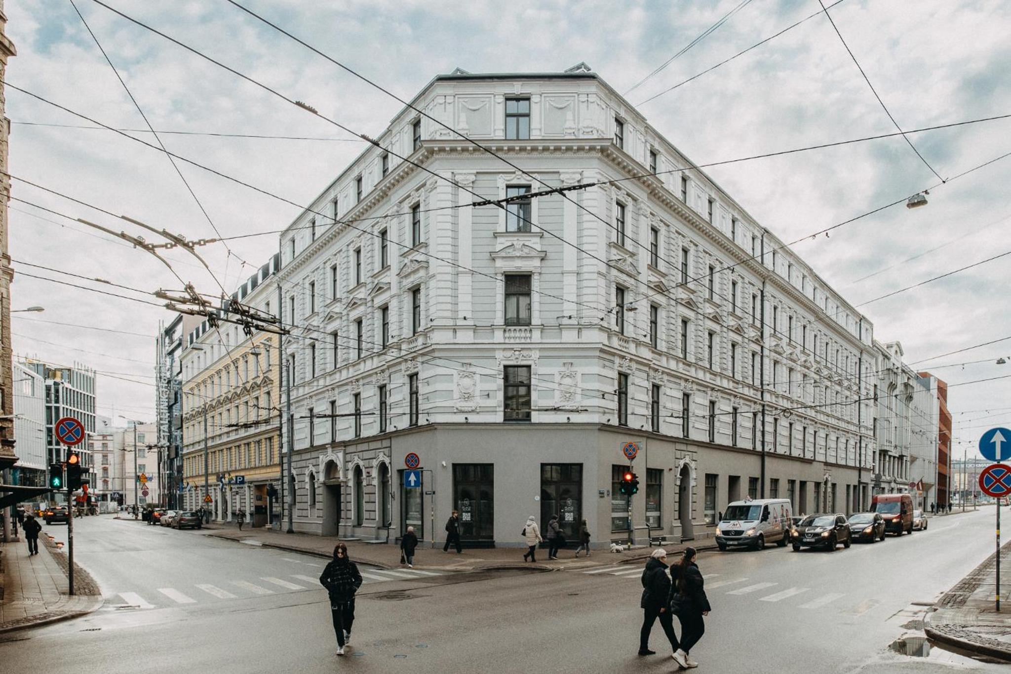Opera Studio I NEW I Prime Central Location I AC