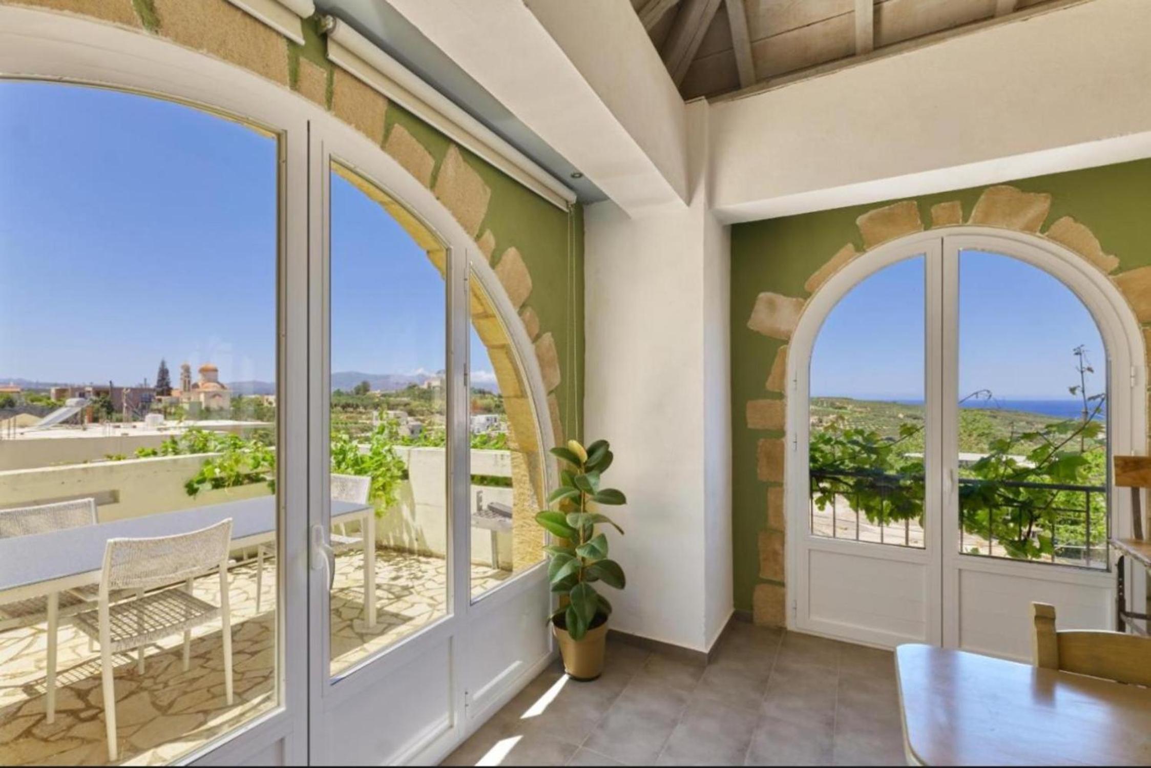 Elaiona Country Home