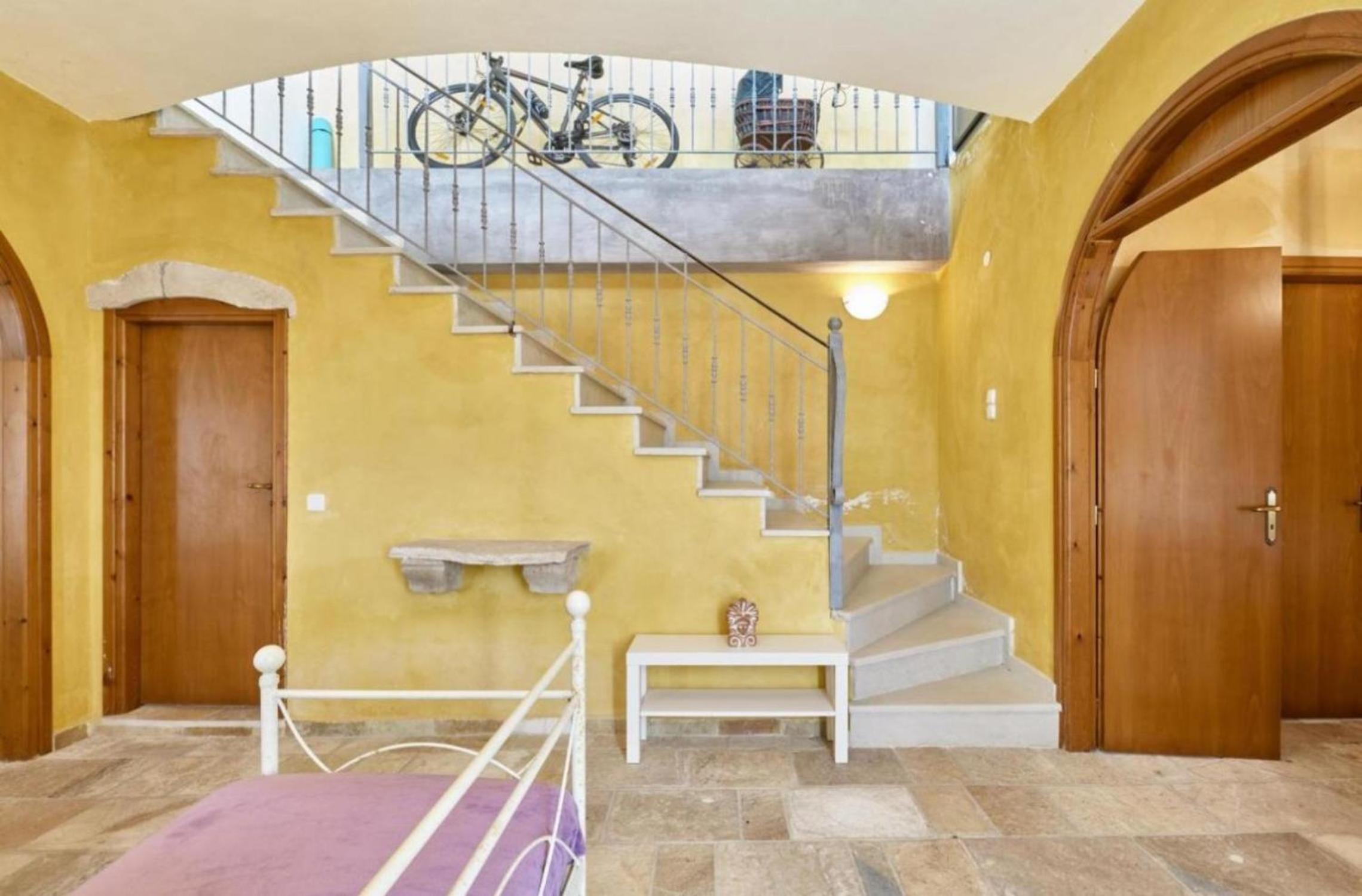 Elaiona Country Home