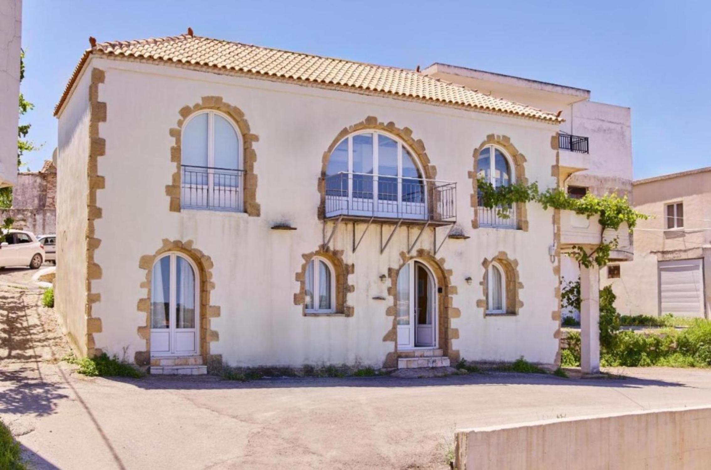 Elaiona Country Home