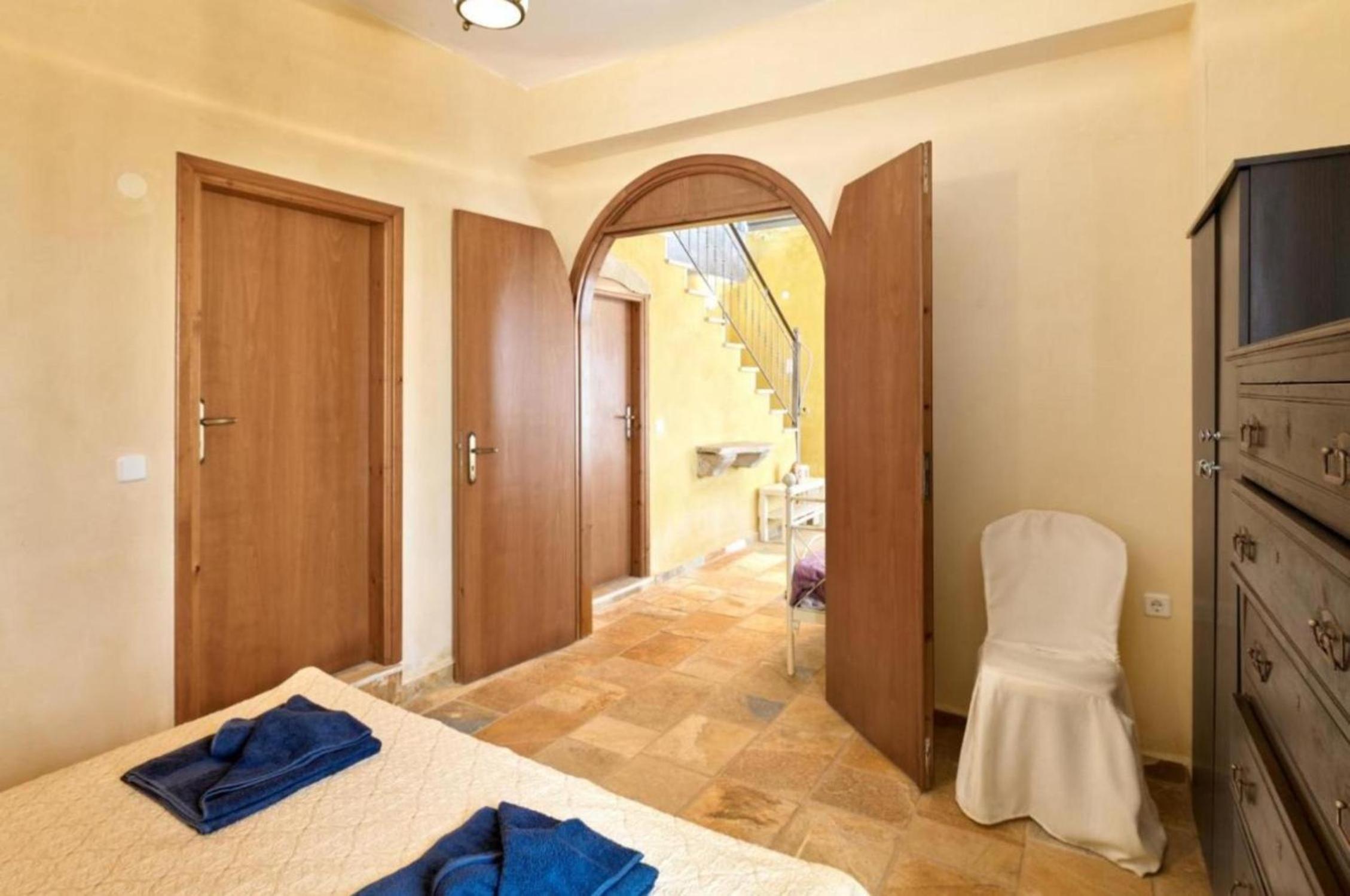 Elaiona Country Home