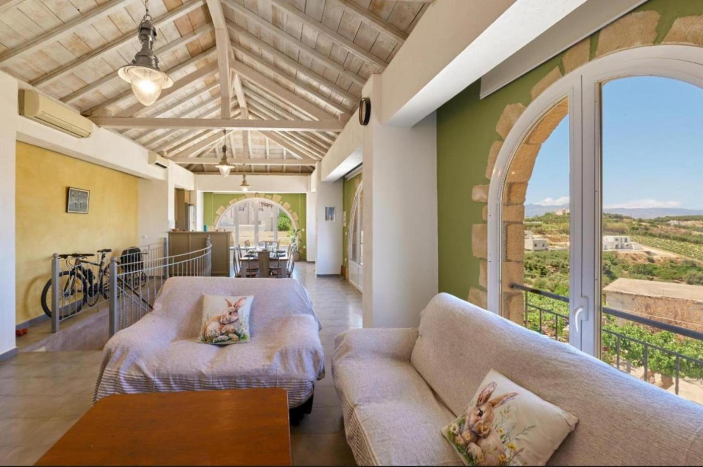 Elaiona Country Home