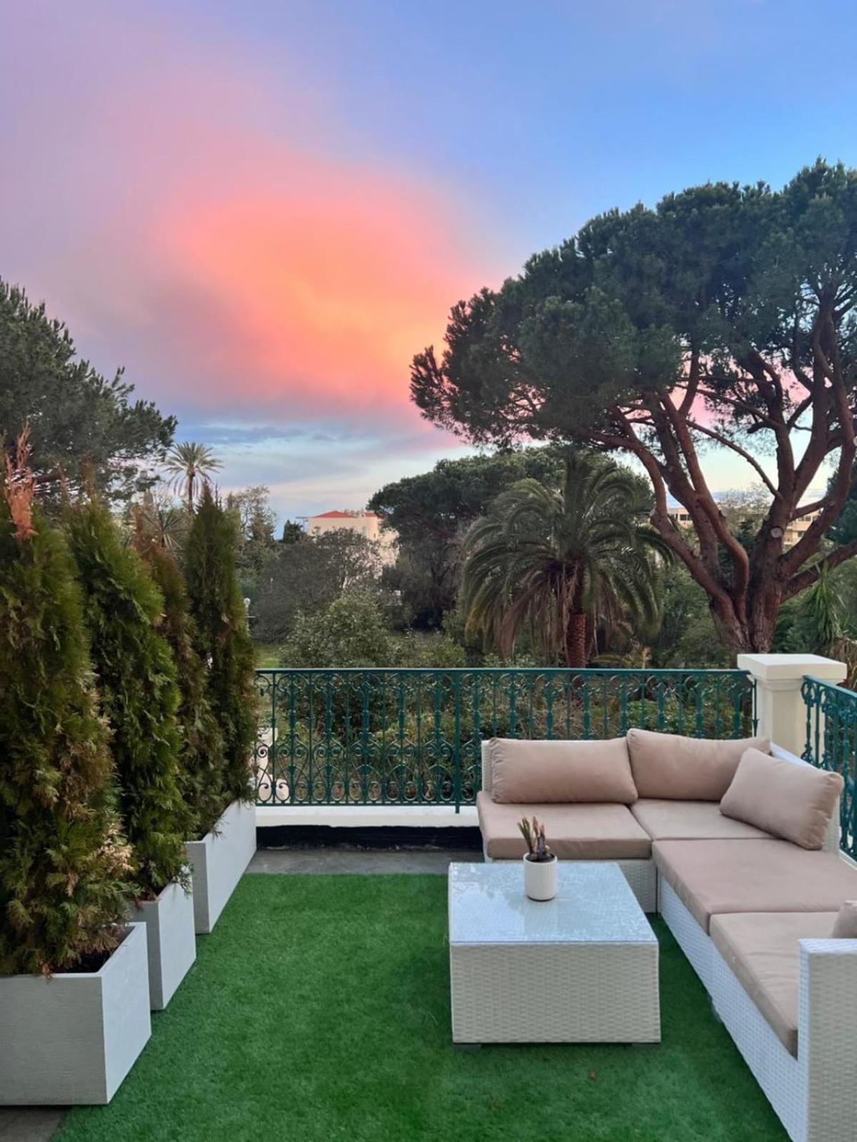 Prestige Cannes Alexandre III Terrace 2bdr by B'Your Home