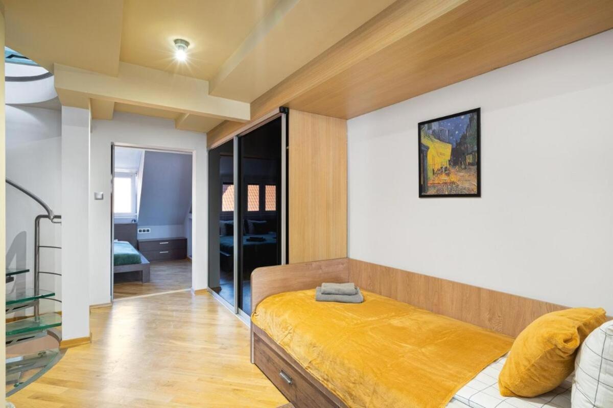 Golden Apartments Warsaw - Elegant & Stylish 3-Floor Apartment - Warsaw Old Town