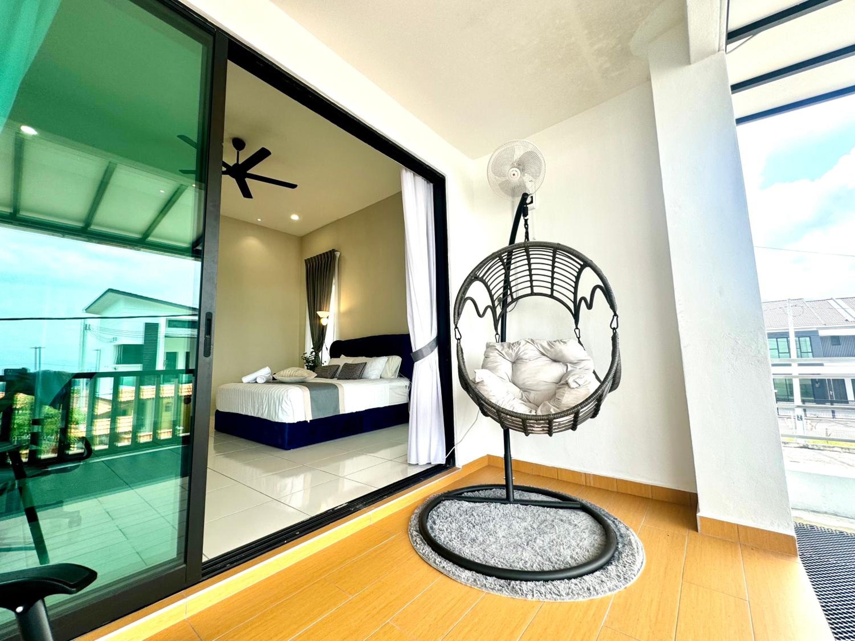Ipoh Lahat Mines Private Pool Lake Villa by IWH Suites
