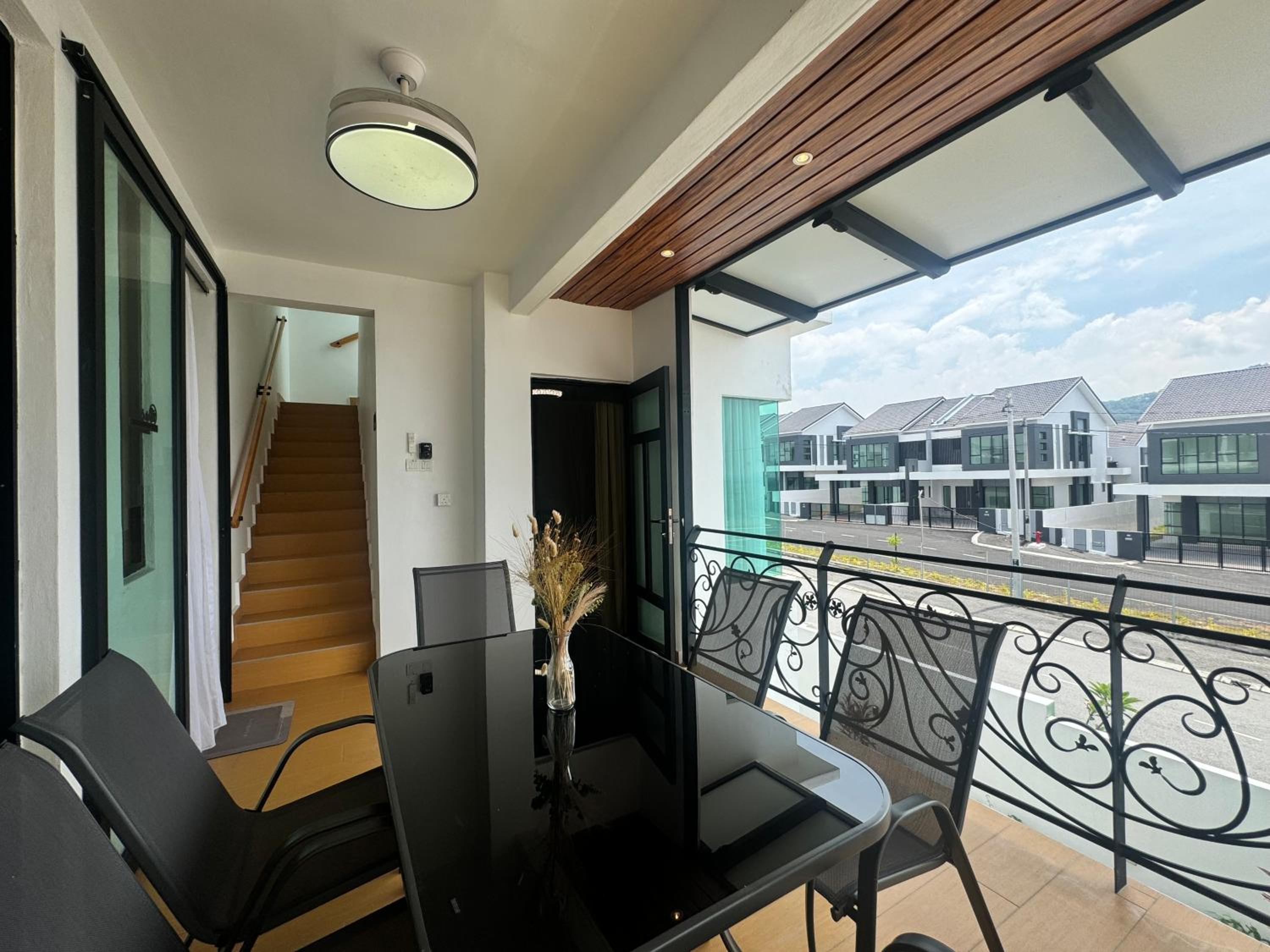 Ipoh Lahat Mines Private Pool Lake Villa by IWH Suites