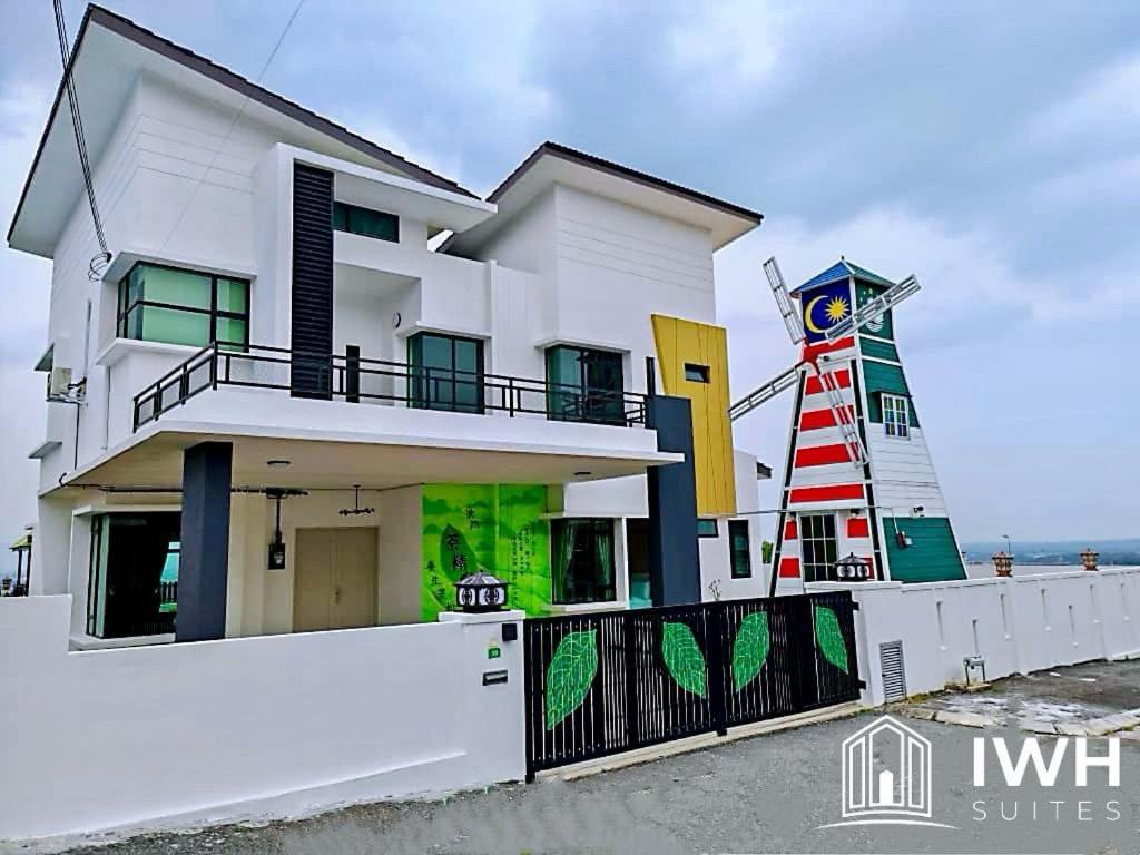 Ipoh Lahat Mines Private Pool Lake Villa by IWH Suites