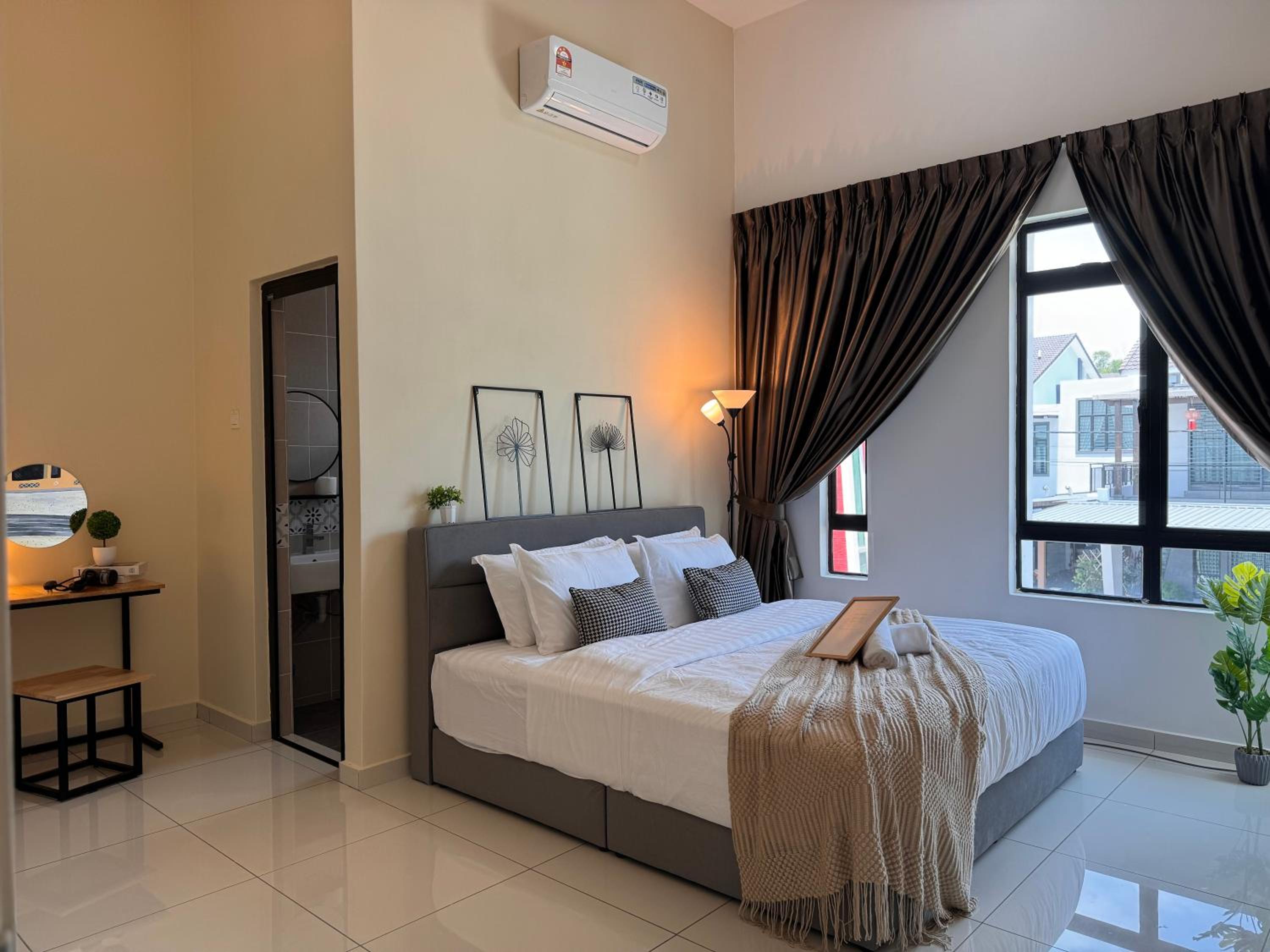 Ipoh Lahat Mines Private Pool Lake Villa by IWH Suites