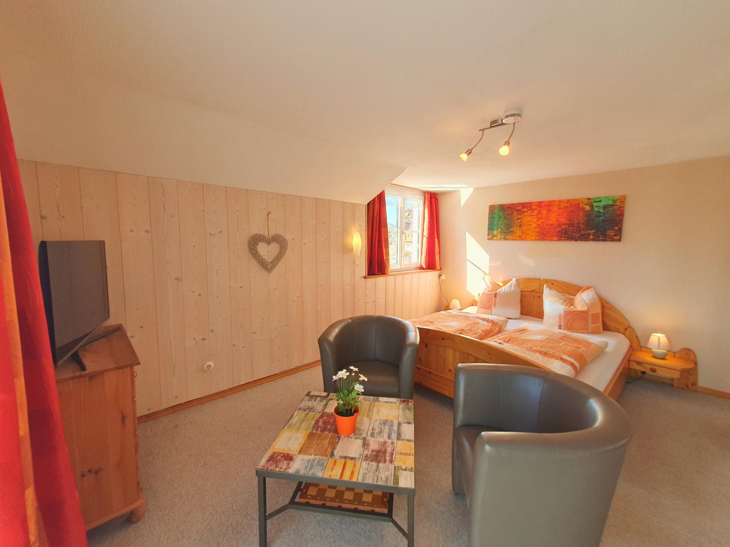 Haus Hindelang - 2 FeWos mit Zugspitzblick, inkl Königscard, gratis Parken & WLAN, Self Check-In, 5 Minuten ins Zentrum