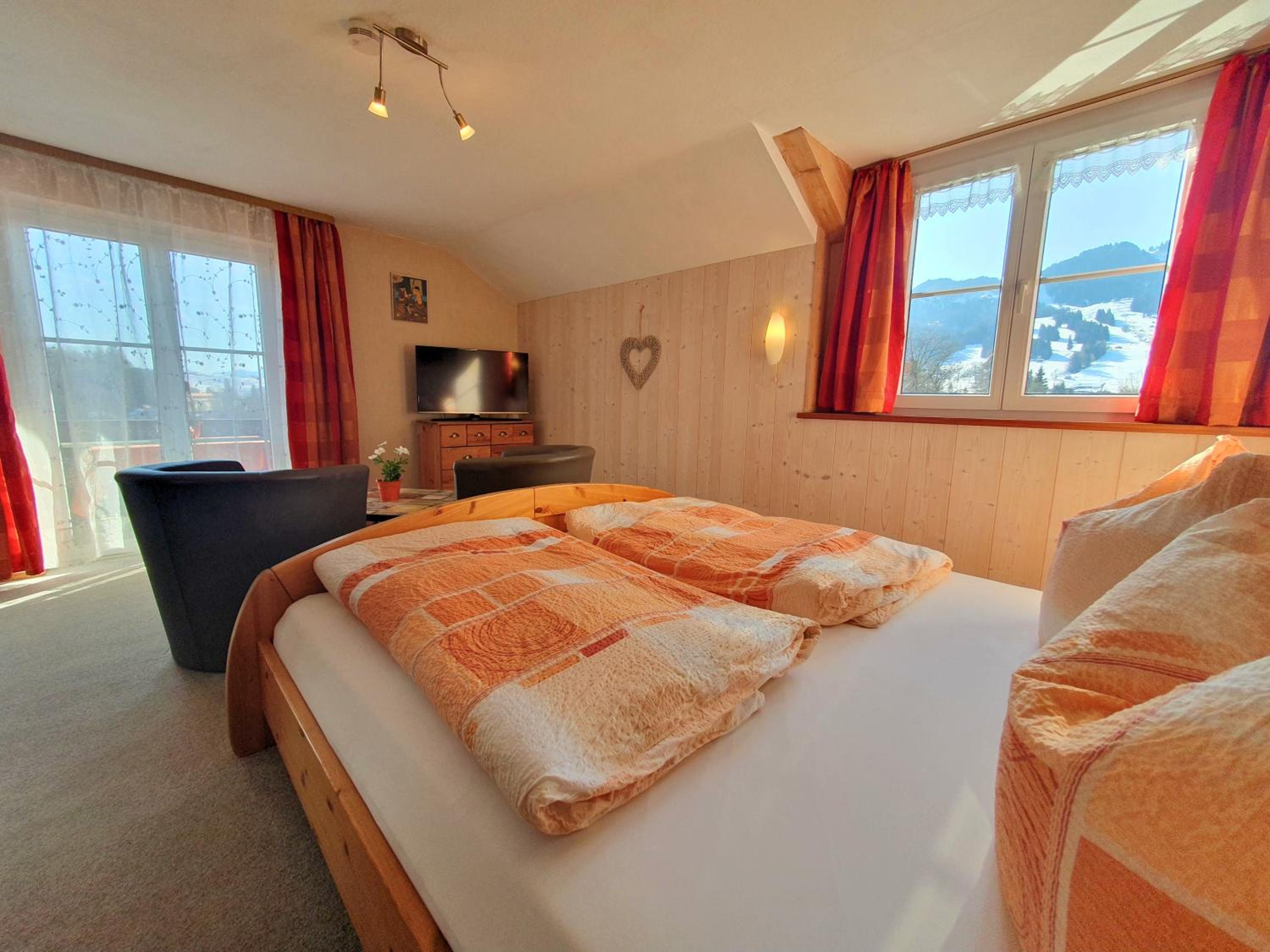 Haus Hindelang - 2 FeWos mit Zugspitzblick, inkl Königscard, gratis Parken & WLAN, Self Check-In, 5 Minuten ins Zentrum