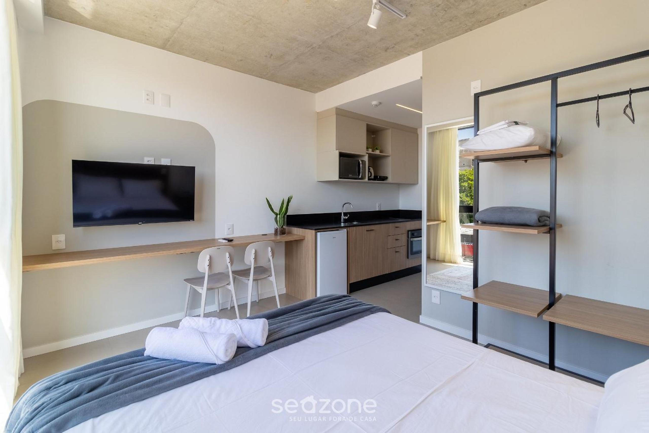 Studios in Building with Swimming Pool in Jurerê - SOT