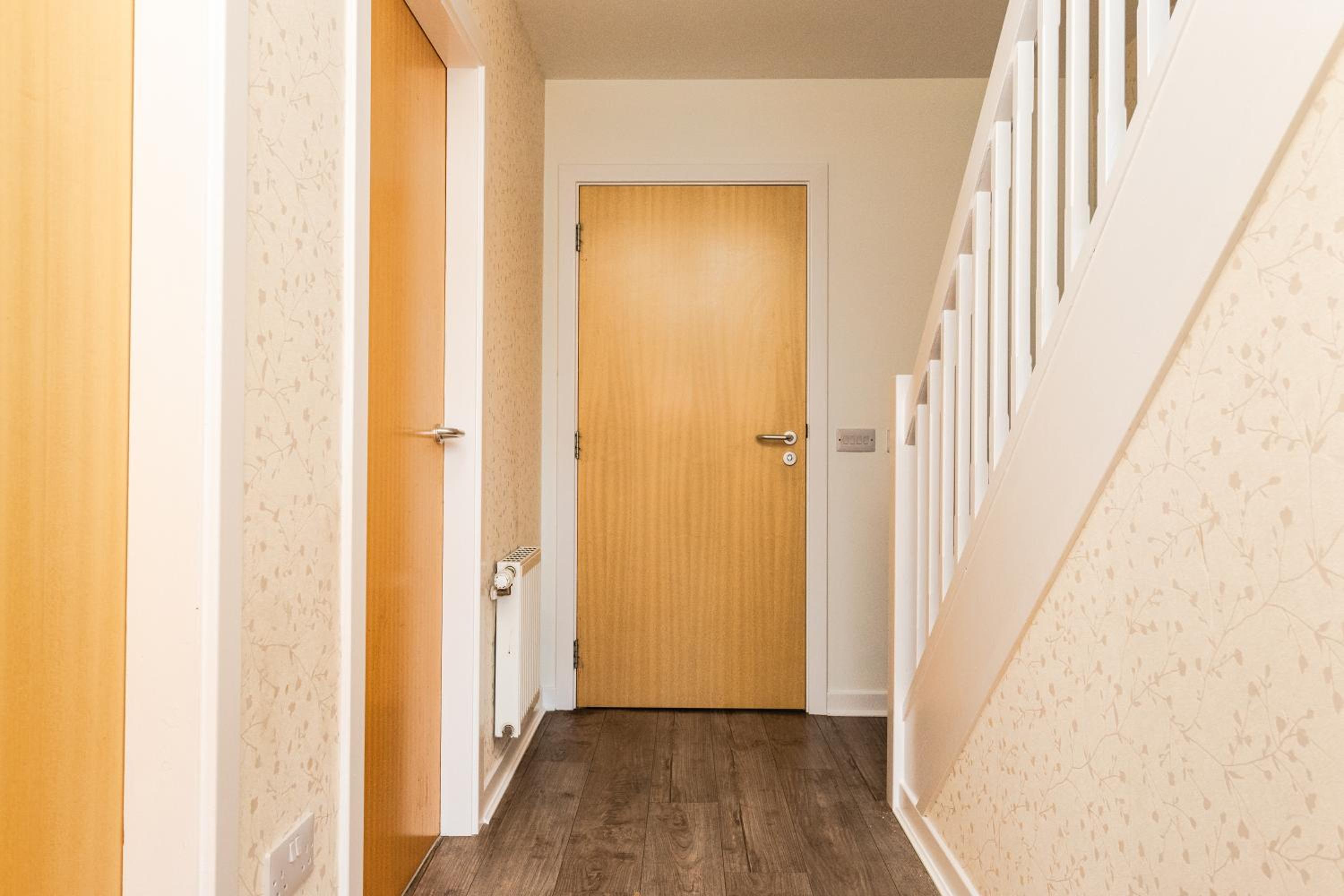 3 Bedroom House - Free Parking- by Holiday homes