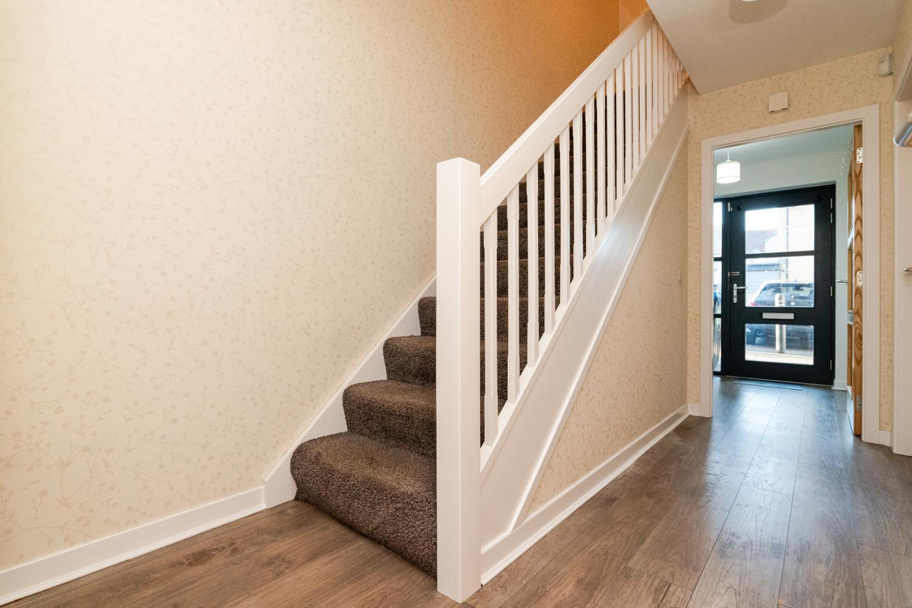 3 Bedroom House - Free Parking- by Holiday homes