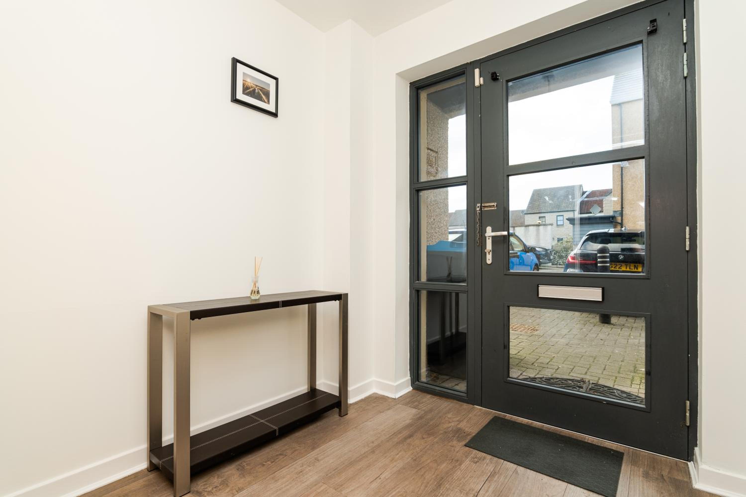 3 Bedroom House - Free Parking- by Holiday homes