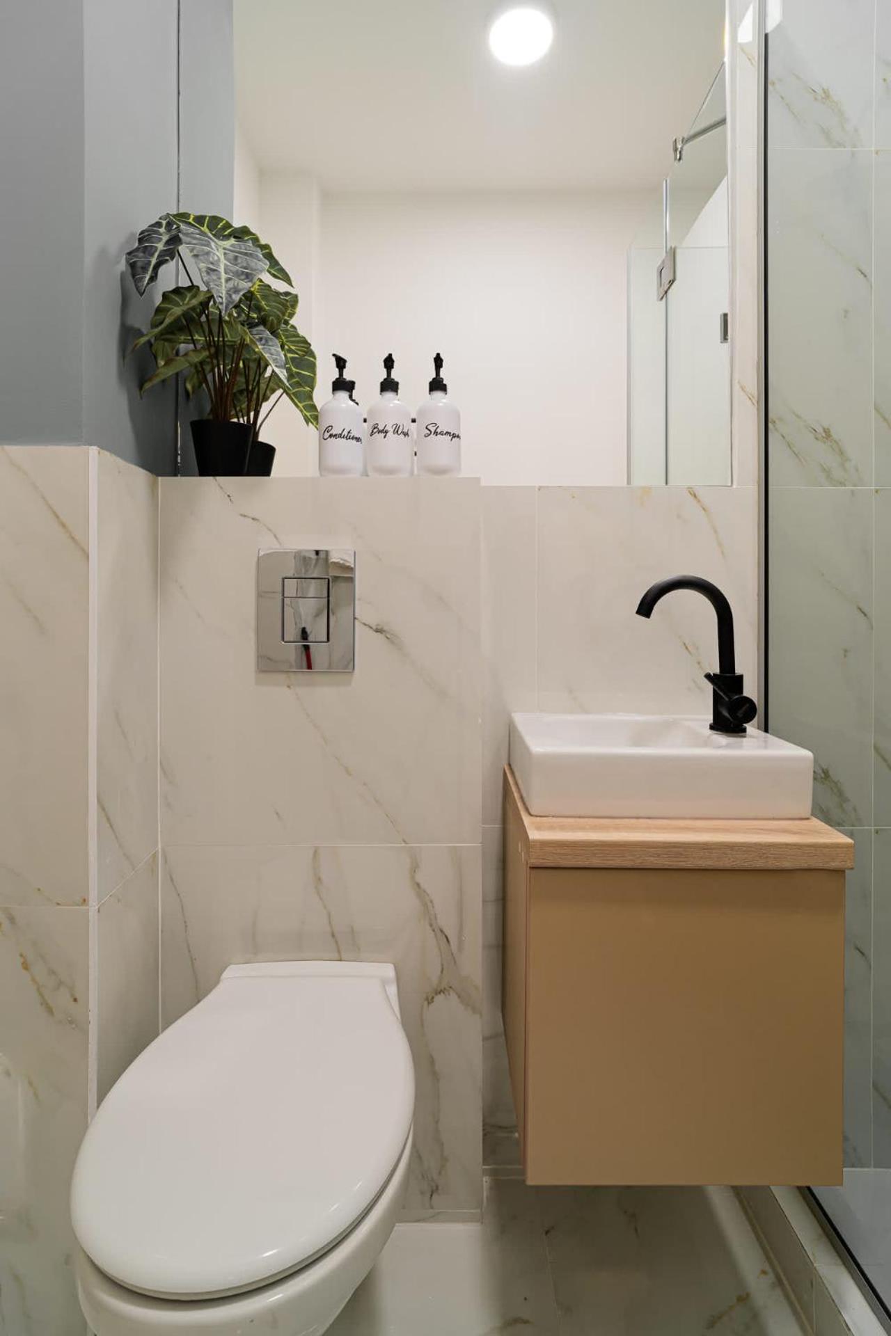 Cismigiu Park Studio - Fresh & Serene Flat with Light-Filled Interiors