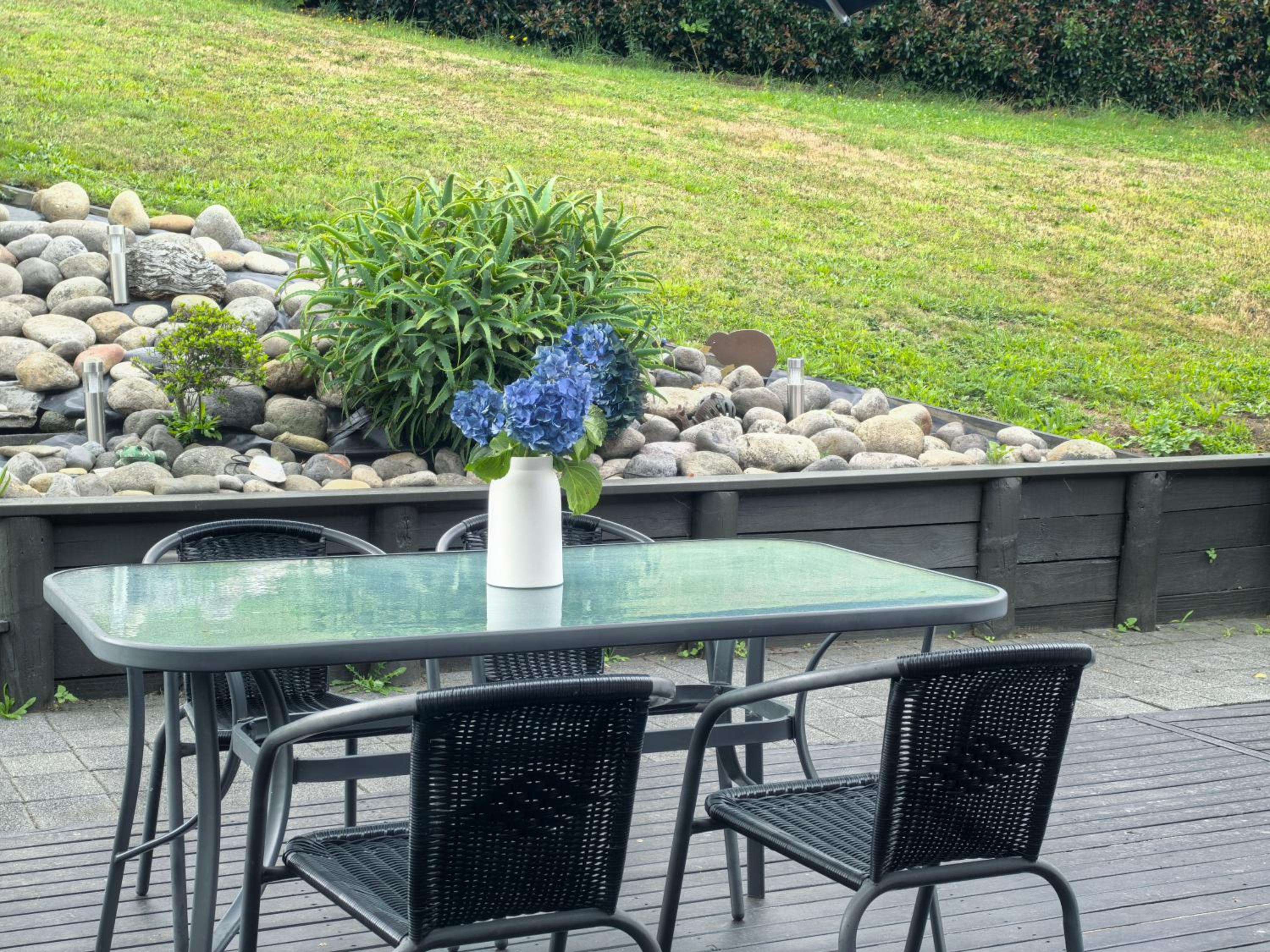 Spacious Rotorua Family Retreat with Huge Garden - Up to 11 Guests