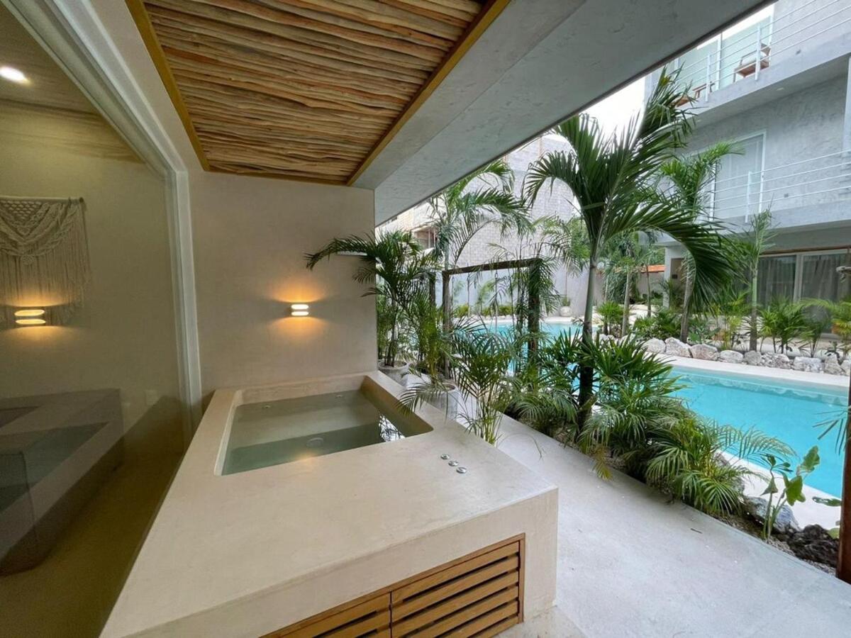 New Villa with bathtub and Jacuzzi